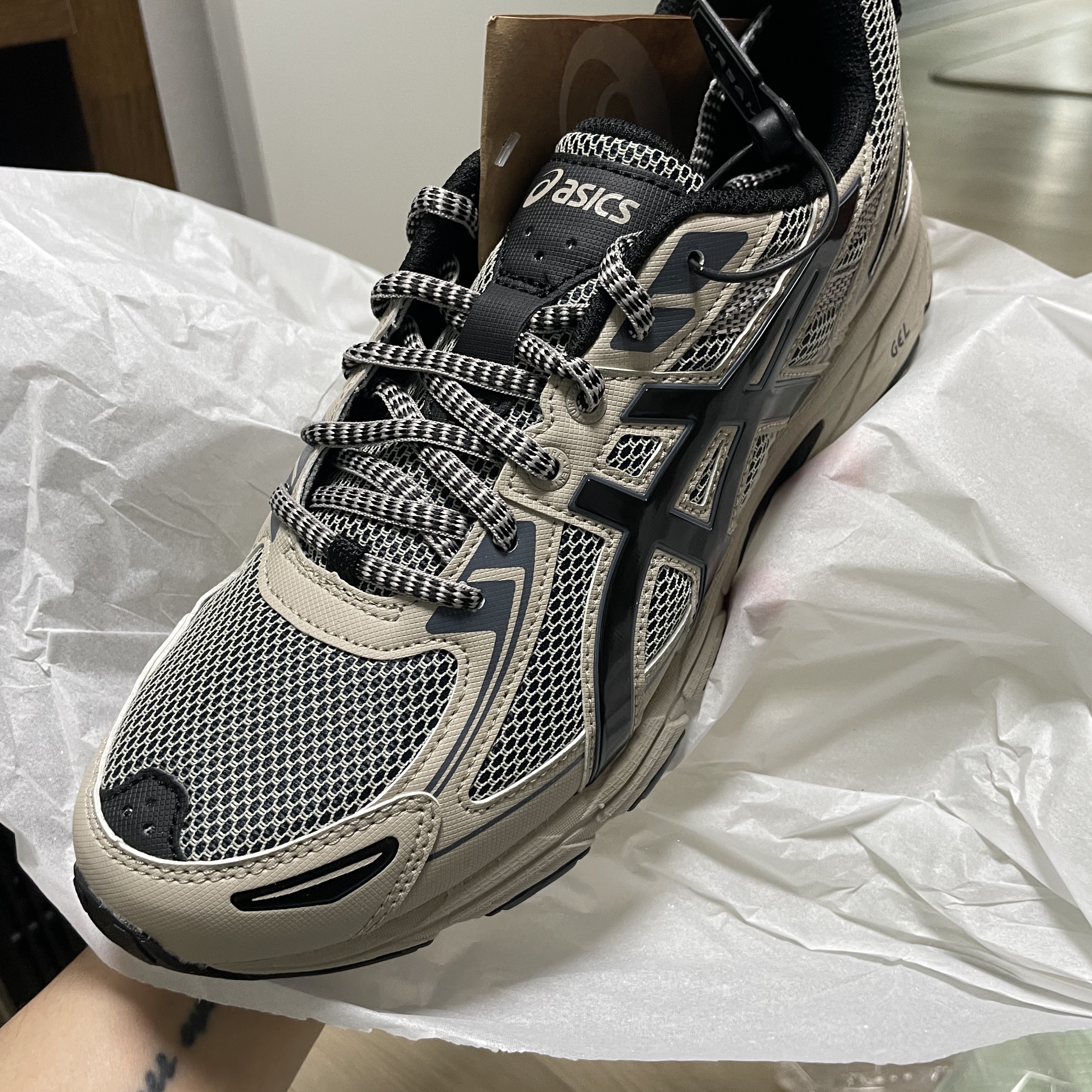 Asics Gel-Venture 6 Feather Grey Black 착용 스타일