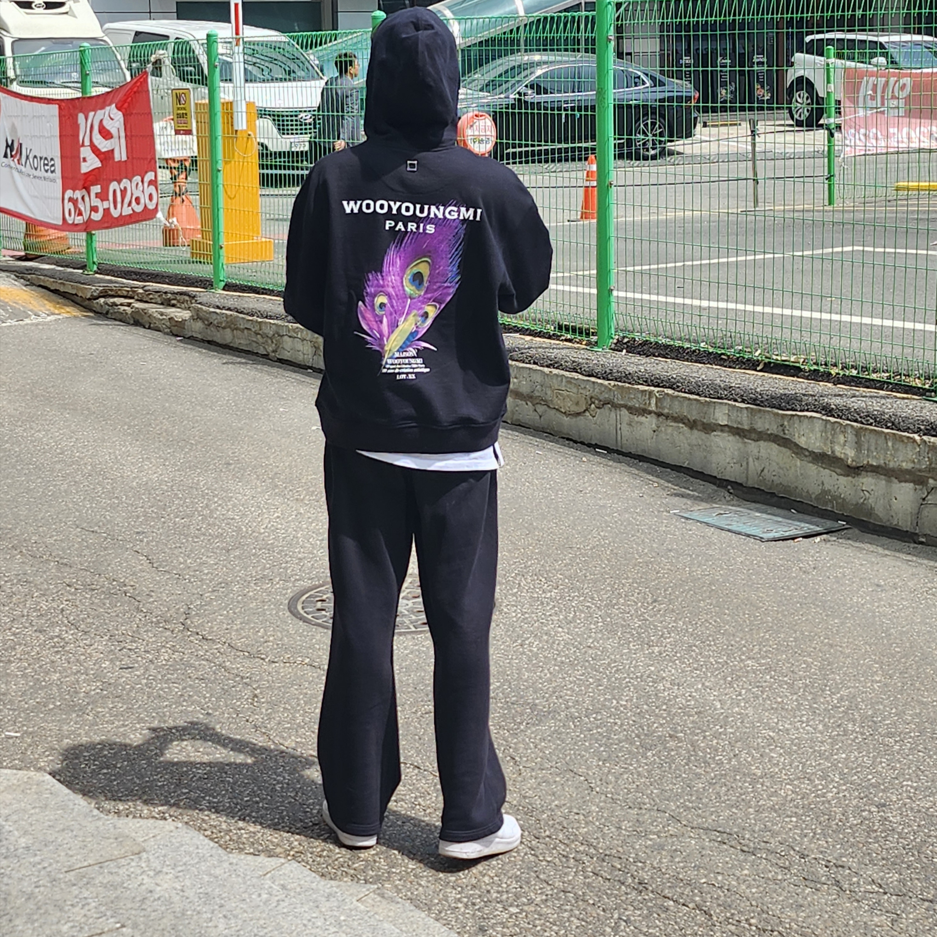 Wooyoungmi Flower Print Sweatshirt Black - 23SS, Wooyoungmi Butterfly Back Logo Sweatshirt Black - 23SS 착용 스타일 - 3