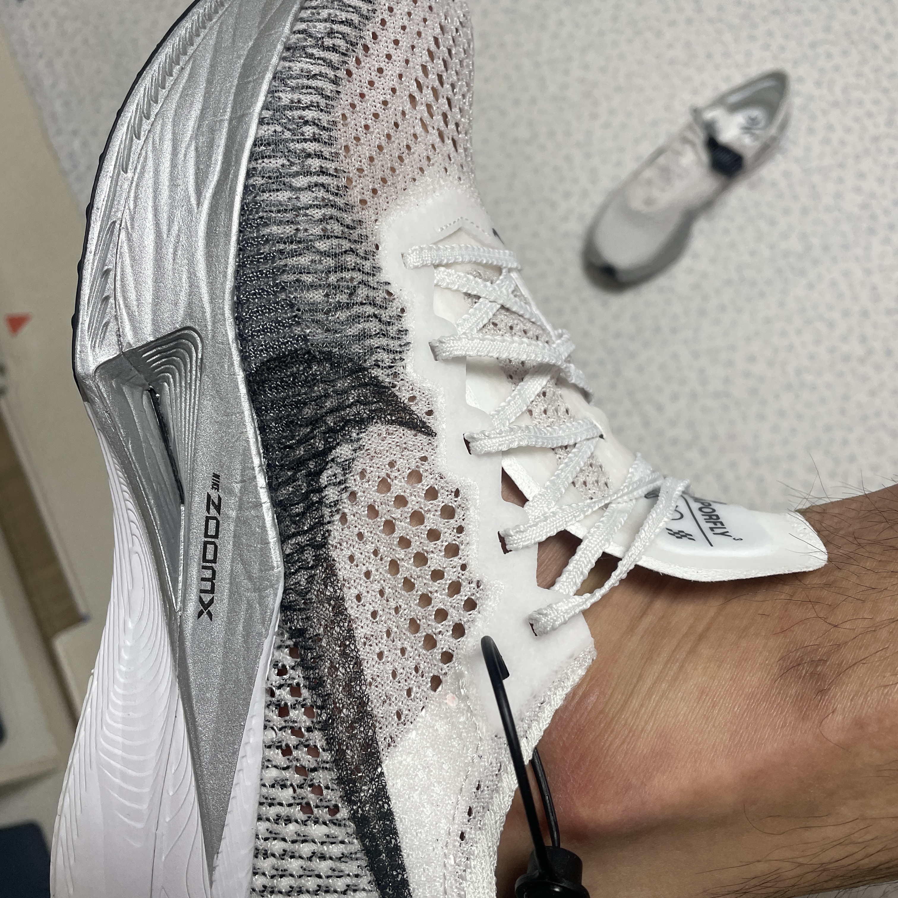 Nike ZoomX Vaporfly Next% 3 White Grey 착용 스타일 - 1