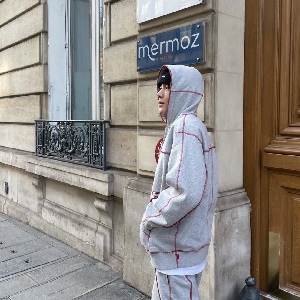 Supreme Overdyed Beanie Black, Supreme Coverstitch Sweatpants Heather Grey - 22SS 착용 스타일 - 1