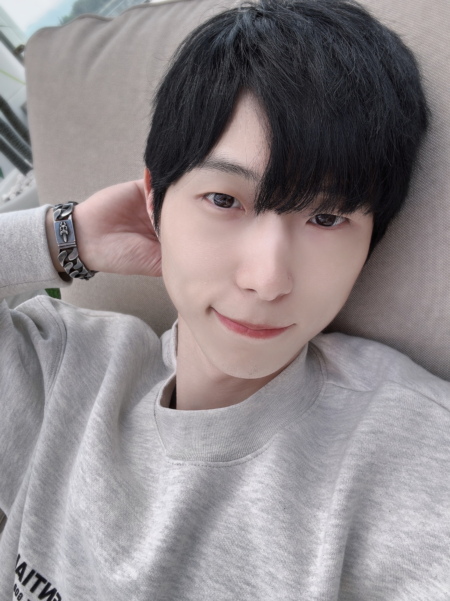Essentials The Core Collection Crewneck Sweatshirt Light Oatmeal 착용 스타일 - 1