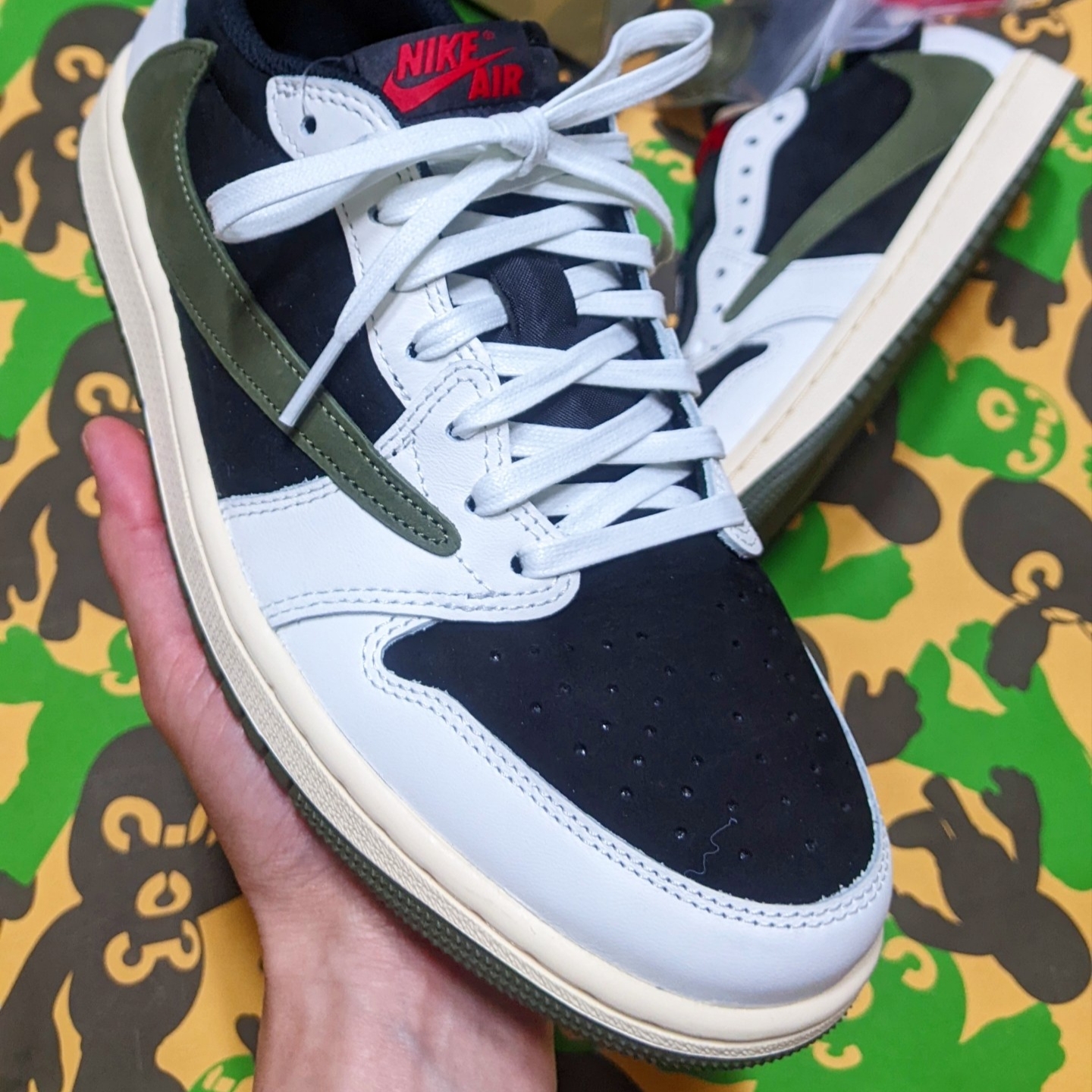 (W) Jordan 1 x Travis Scott Retro Low OG SP Medium Olive 착용 스타일 - 2