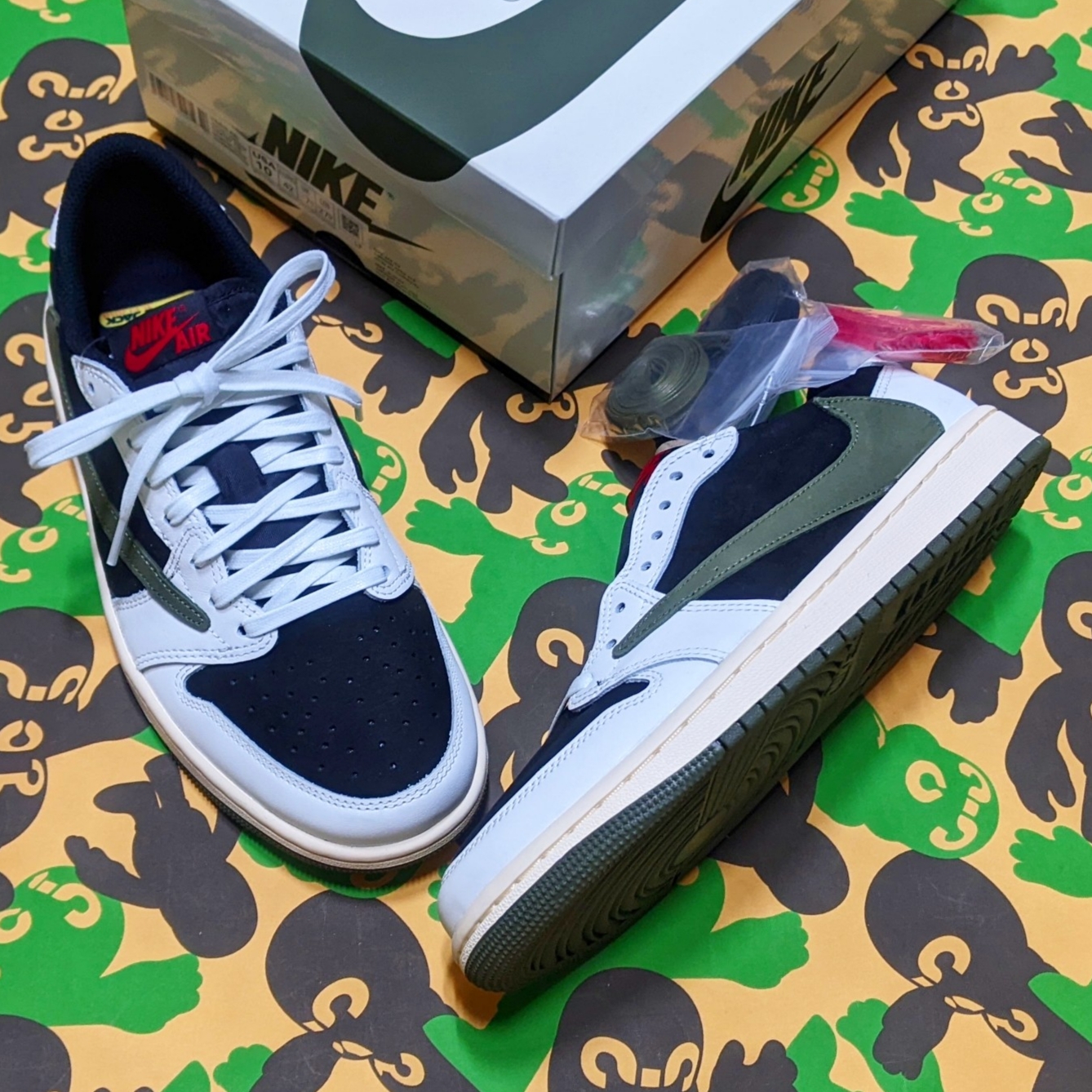 (W) Jordan 1 x Travis Scott Retro Low OG SP Medium Olive 착용 스타일 - 1