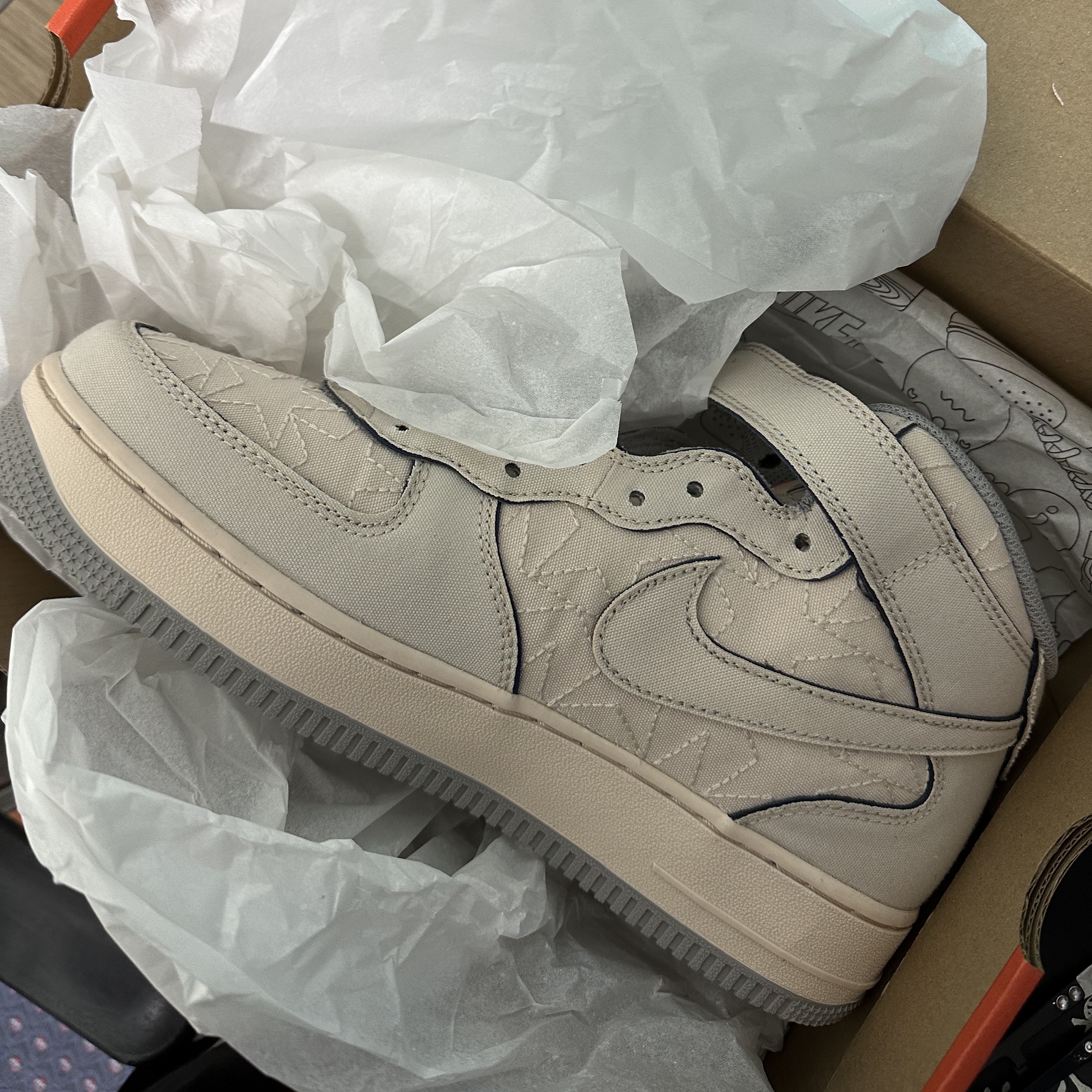 Nike Air Force 1 Mid '07 Pearl White 착용 스타일 - 1