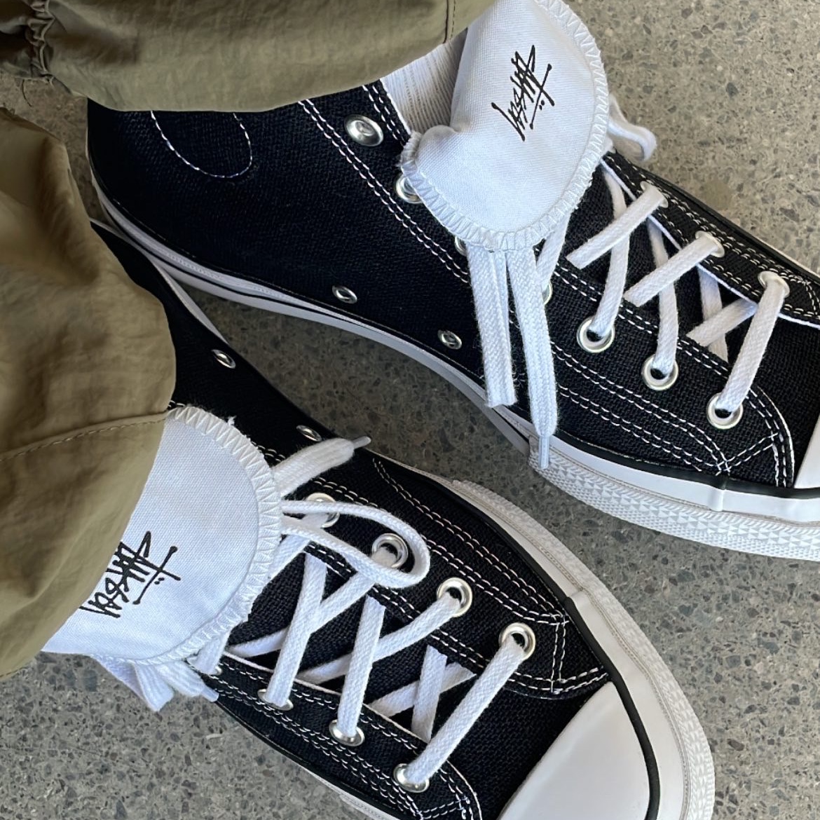 Converse x Stussy Chuck 70 High Black 착용 스타일 - 2