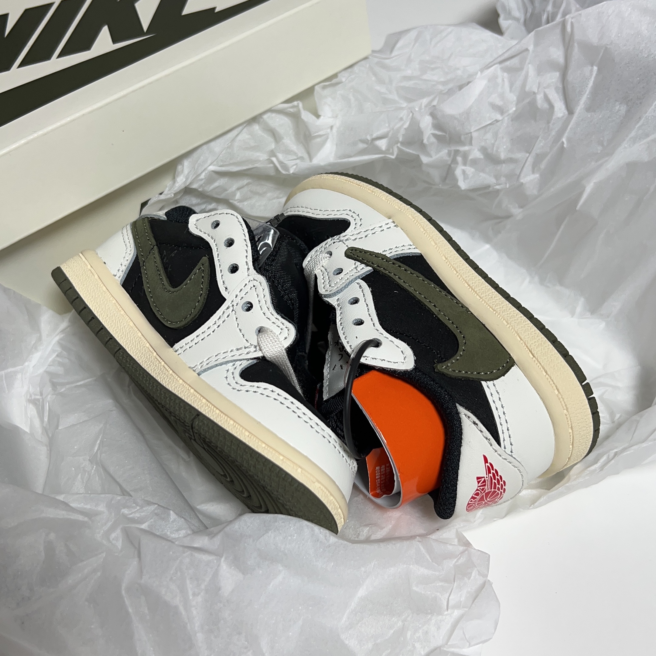 (TD) Jordan 1 x Travis Scott Retro Low OG SP Medium Olive 착용 스타일 - 5