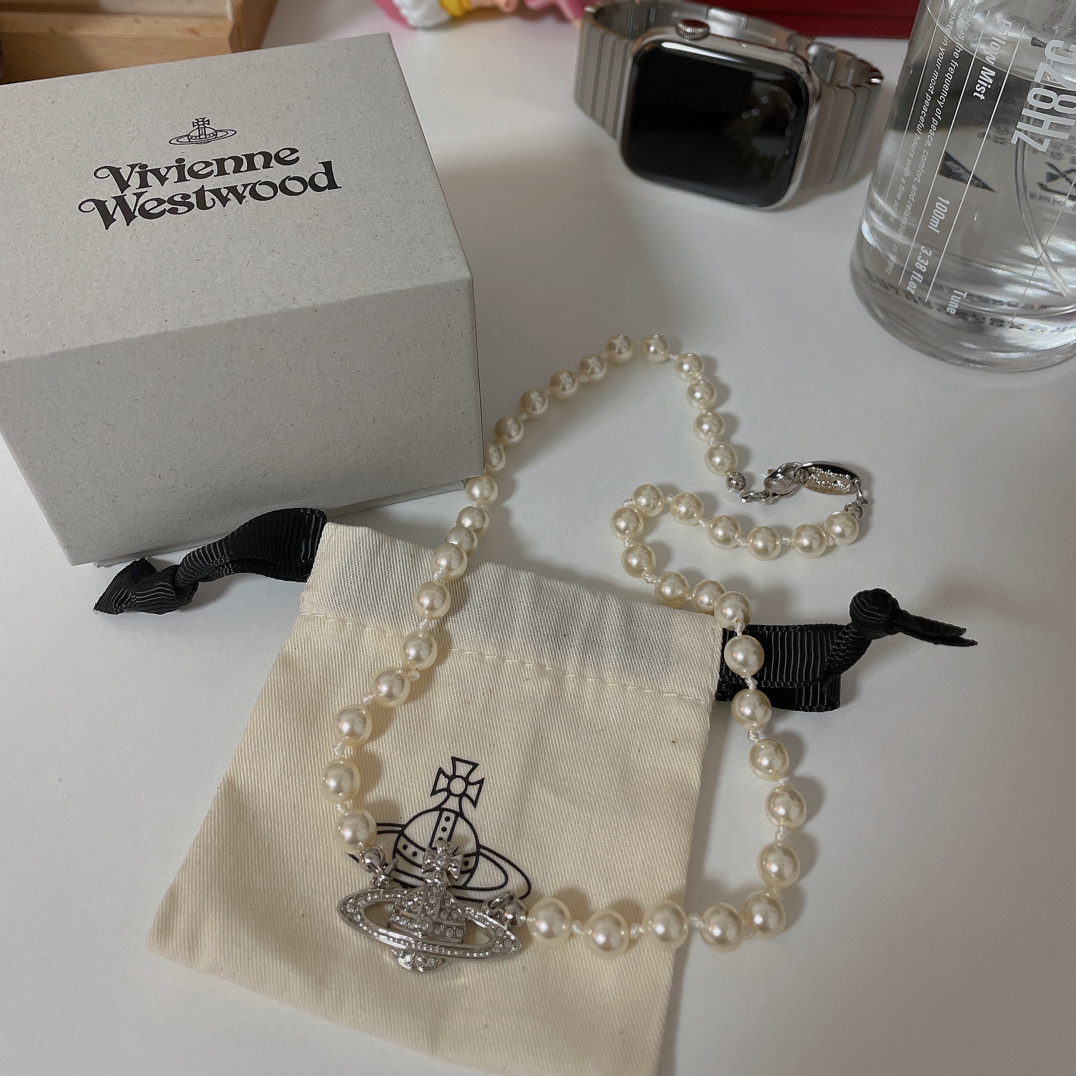 Vivienne Westwood Mini Bas Relief Choker Silver 착용 스타일