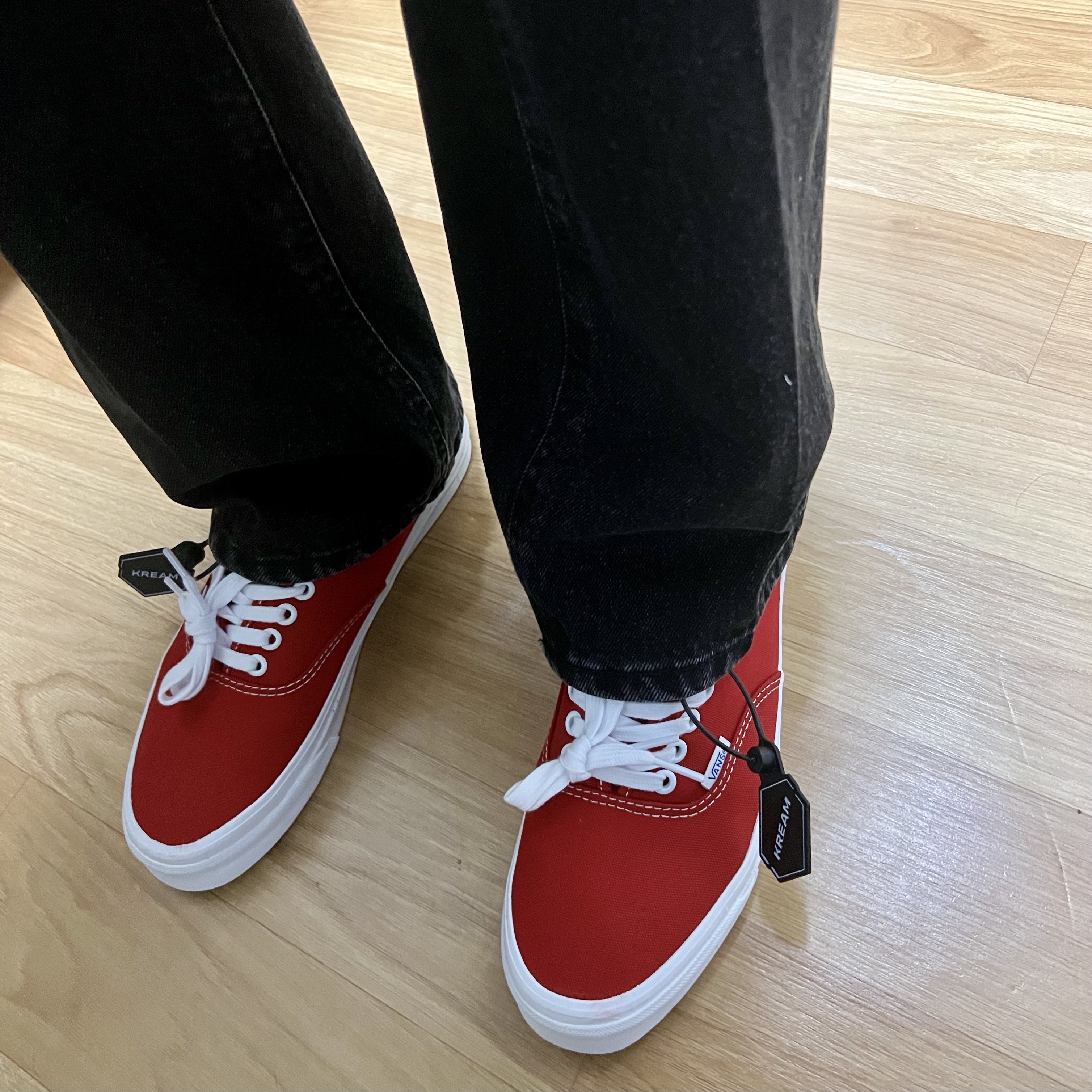 Vans Vault OG Authentic LX Red 착용 스타일