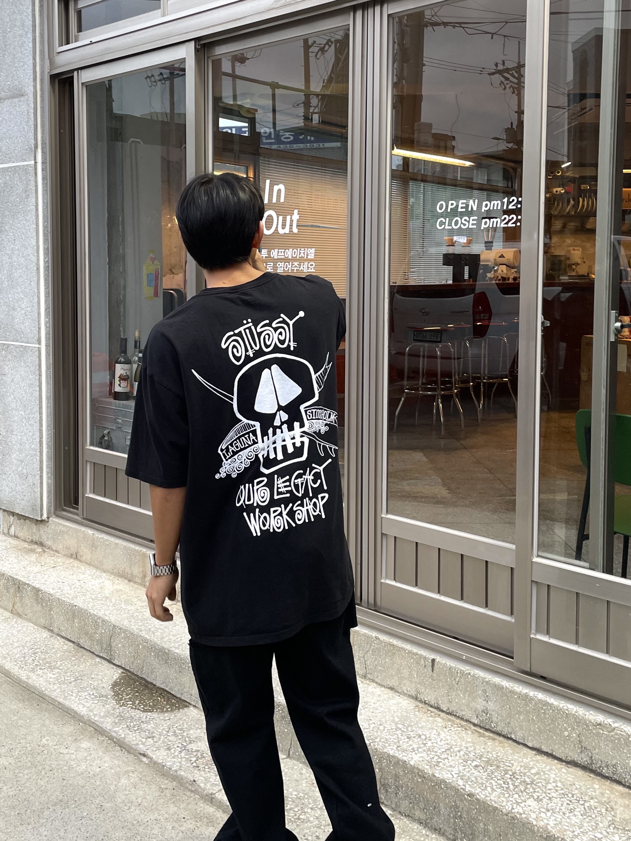 Stussy x Our Legacy Work Shop Surf Skull Pigment Dyed T-Shirt Black, Jordan 6 x Travis Scott Retro Olive 착용 스타일 - 1