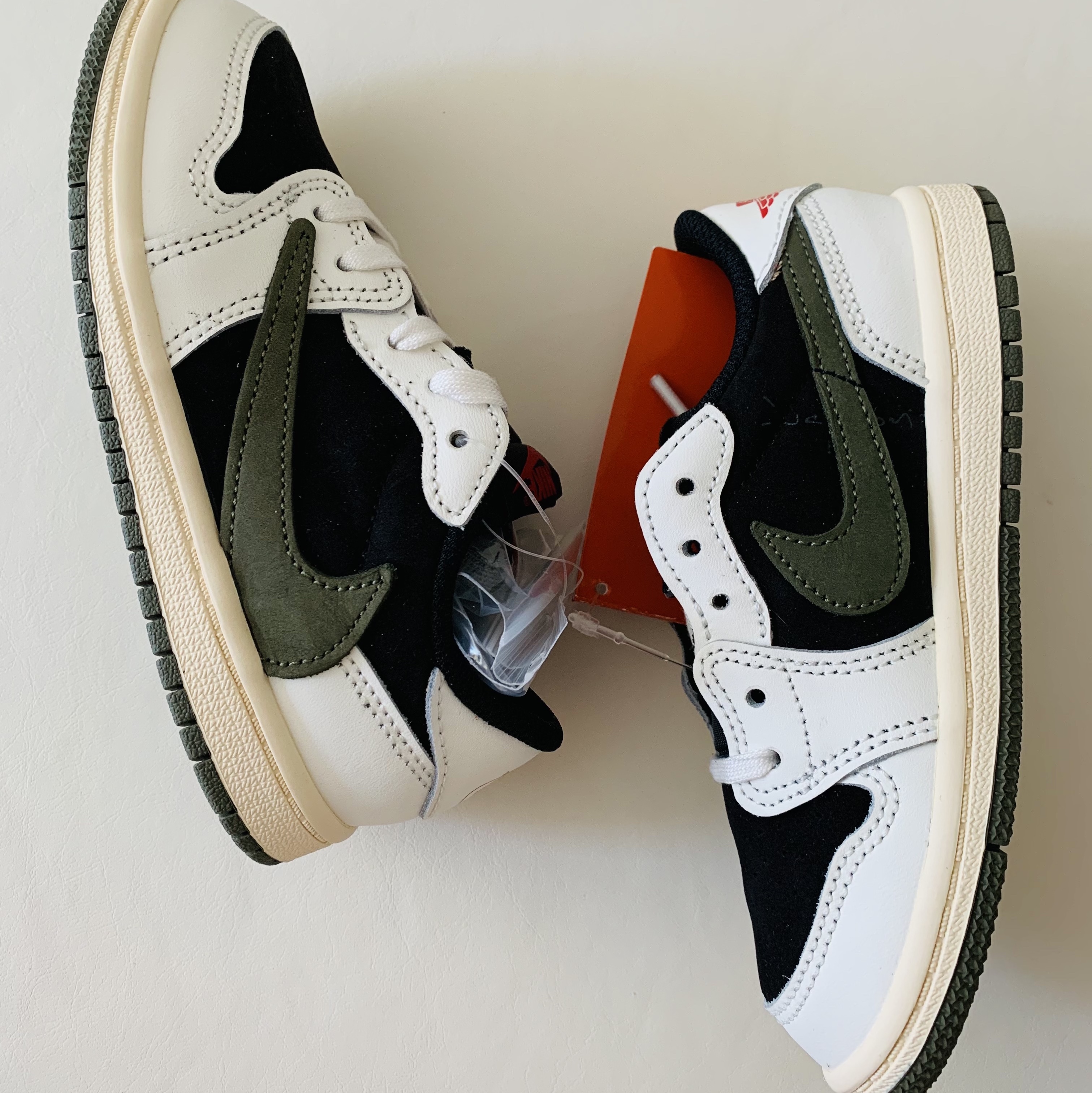 (TD) Jordan 1 x Travis Scott Retro Low OG SP Medium Olive 착용 스타일