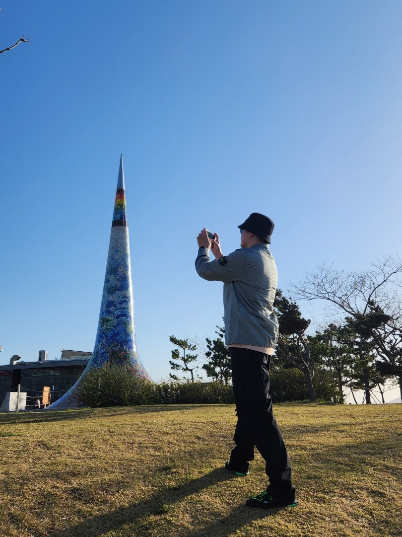 Stone Island 10919 Nylon Metal in Econyl Regenerated Nylon Overshirt Sky Blue - 23SS, Nike x Off-White Blazer Low '77 Black and Electro Green 착용 스타일 - 1
