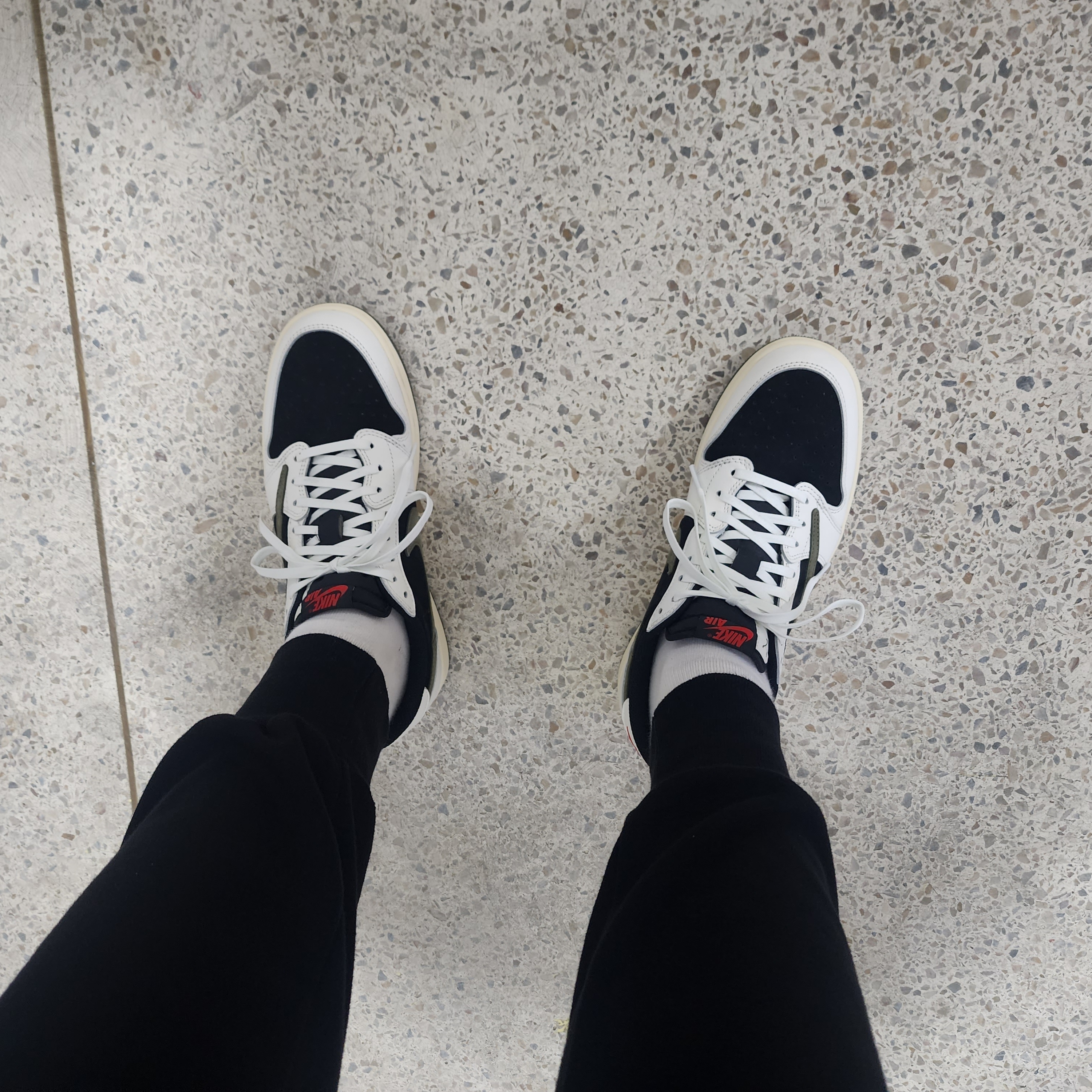 (W) Jordan 1 x Travis Scott Retro Low OG SP Medium Olive 착용 스타일