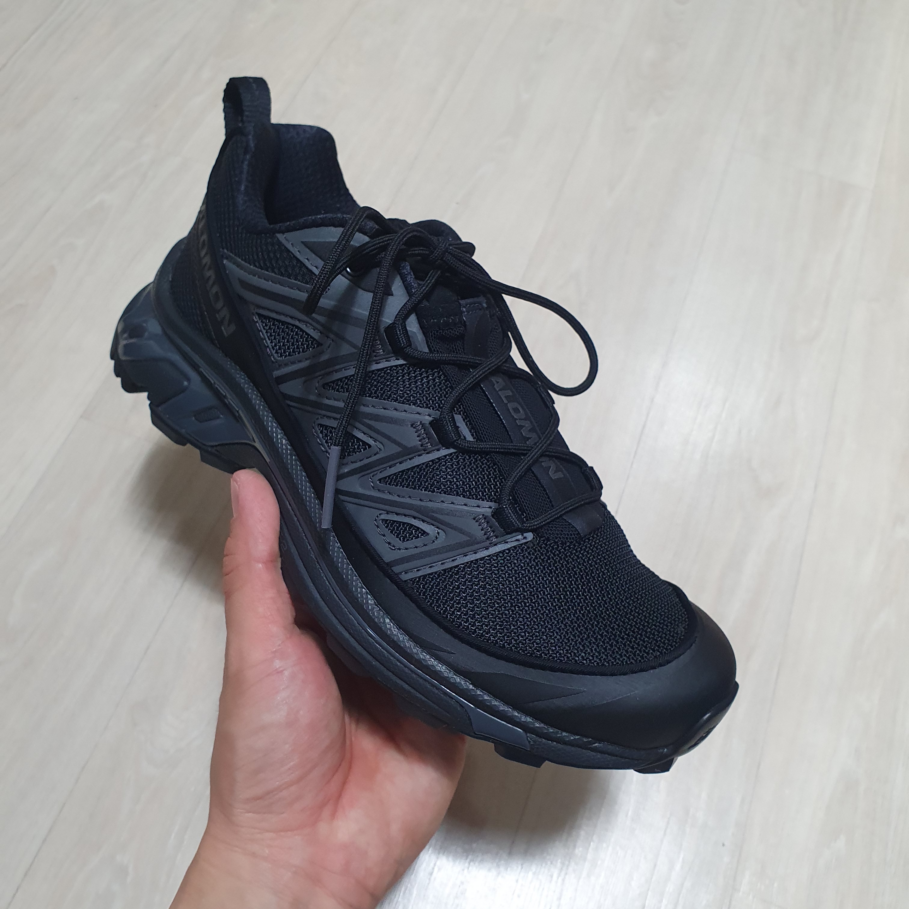 Salomon XT-6 Expanse Black Ebony 착용 스타일