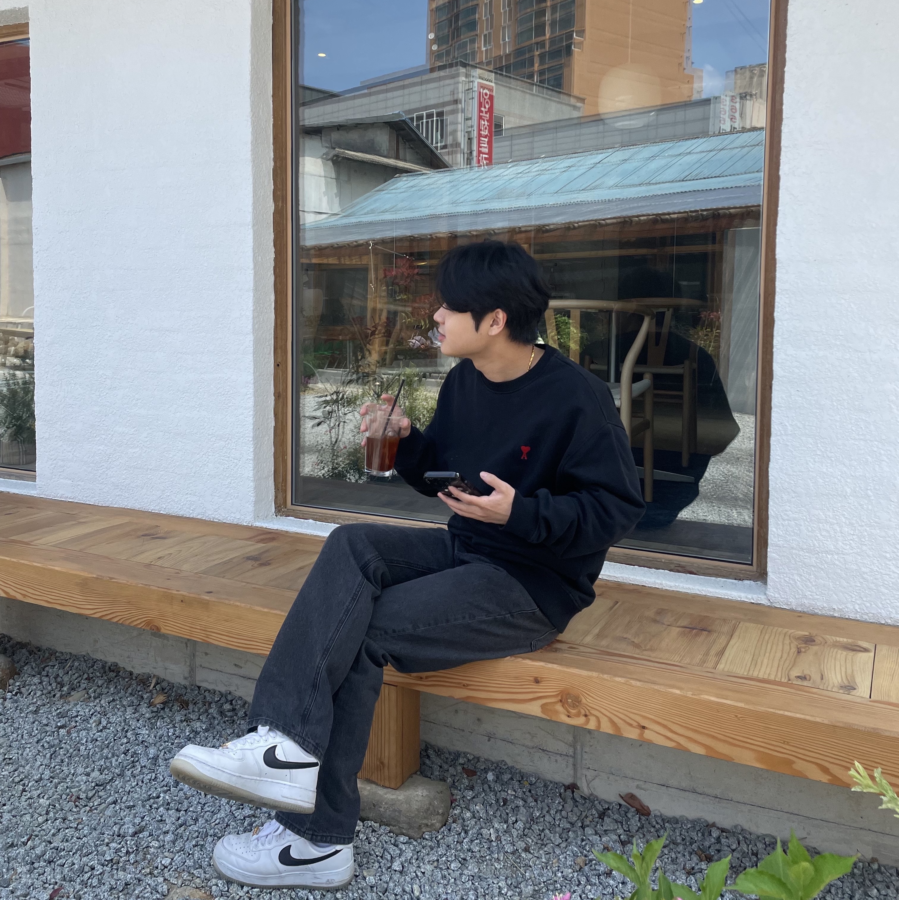 AMI de Coeur Sweatshirt Black, Nike Air Force 1 '07 PRM Bronx Origins 착용 스타일