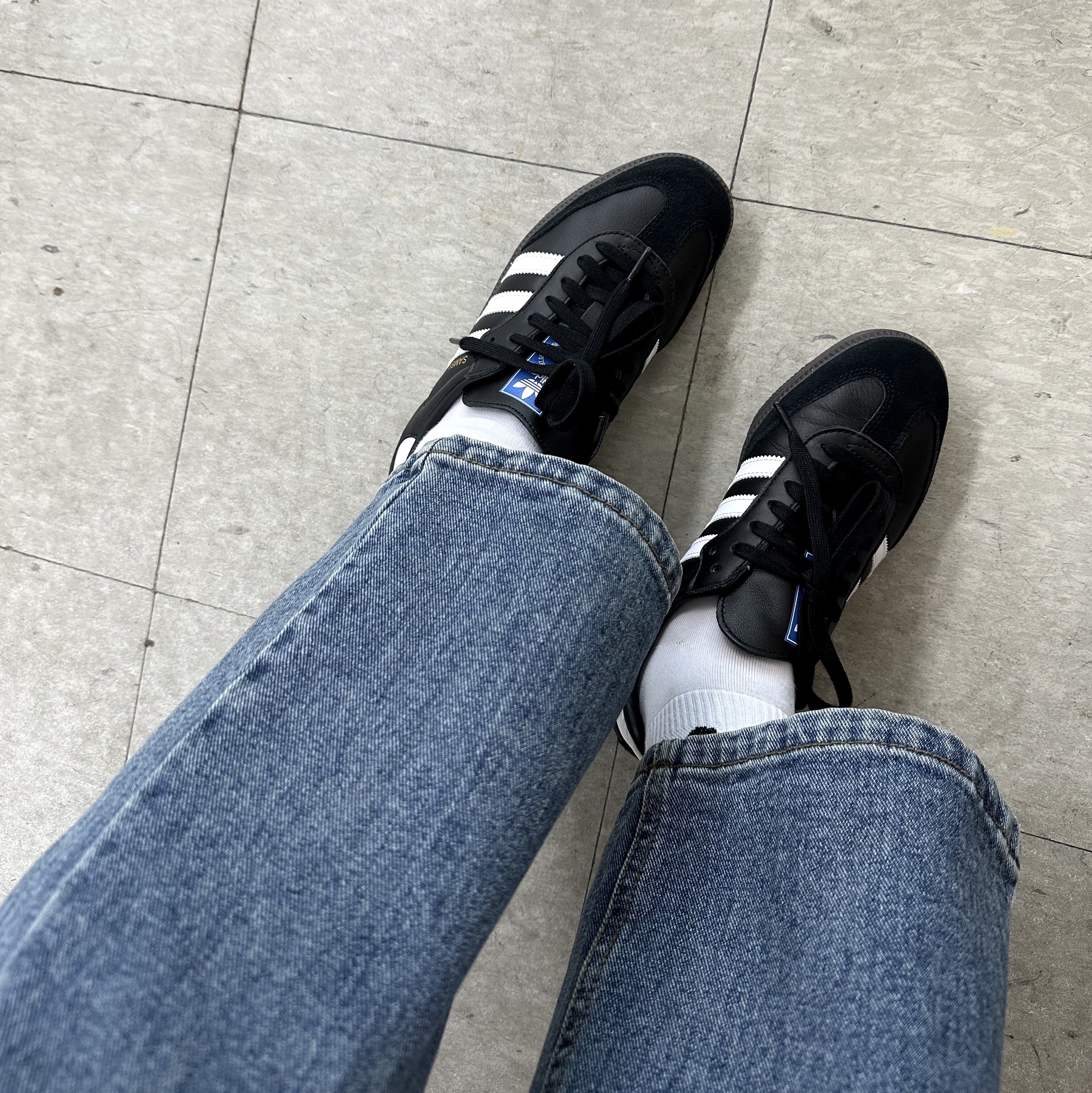 Adidas Samba OG Black White Gum 착용 스타일
