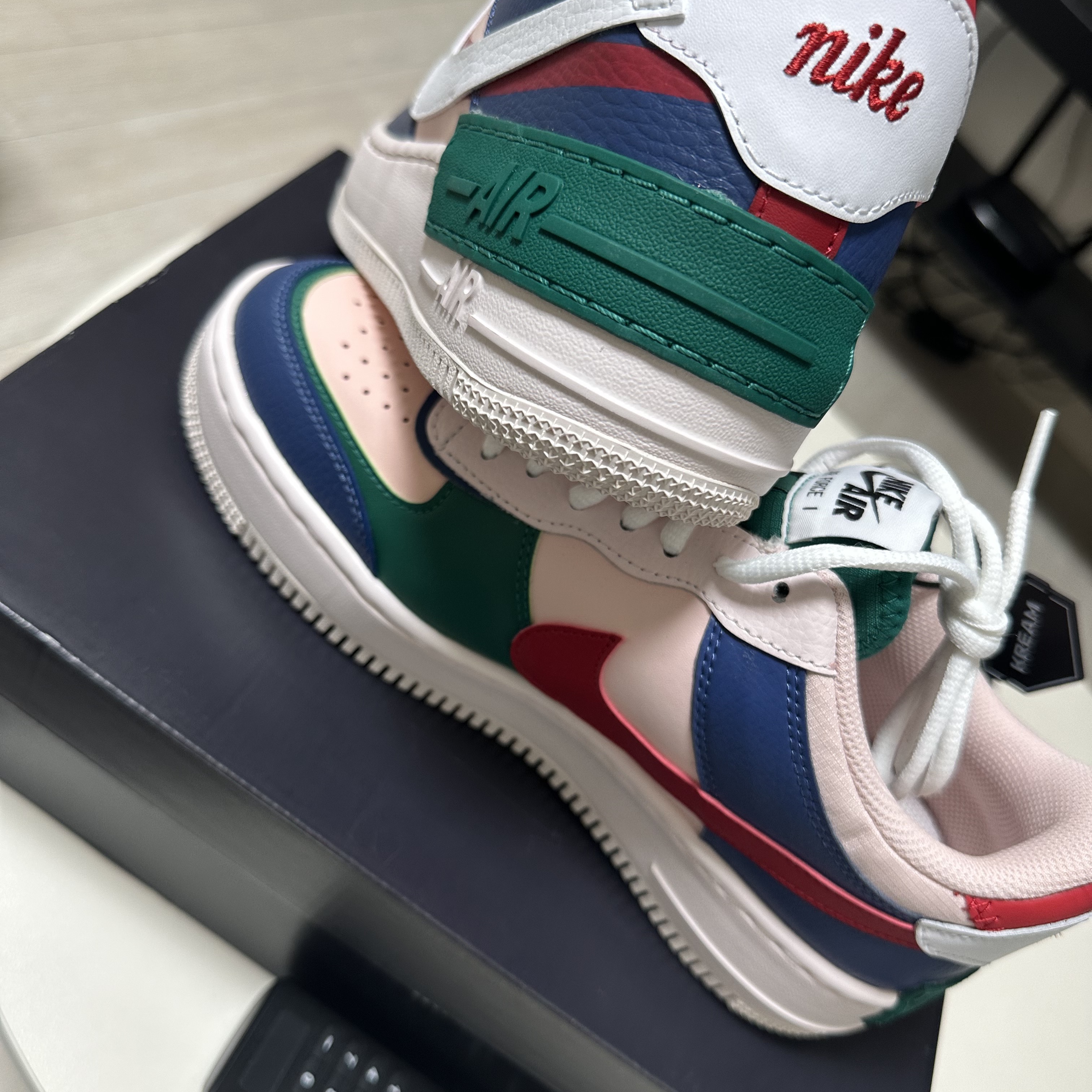 (W) Nike Air Force 1 Shadow Mystic Navy 착용 스타일