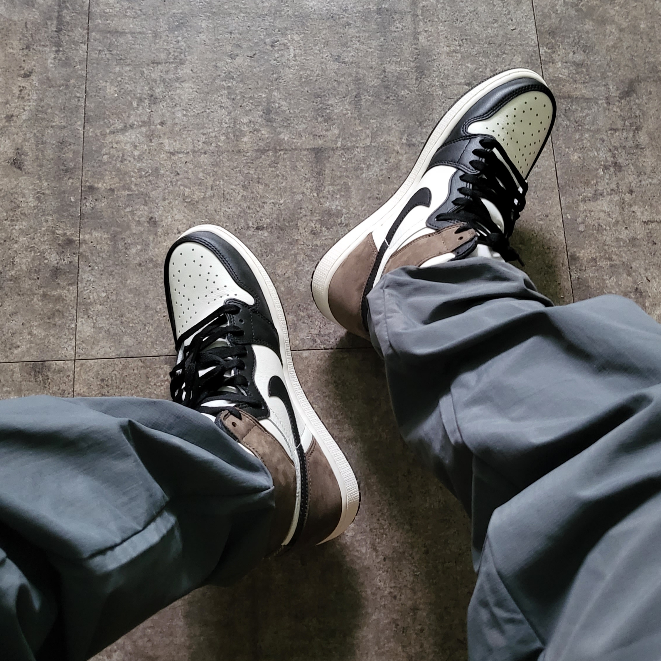 Jordan 1 Retro High OG Black Mocha 착용 스타일