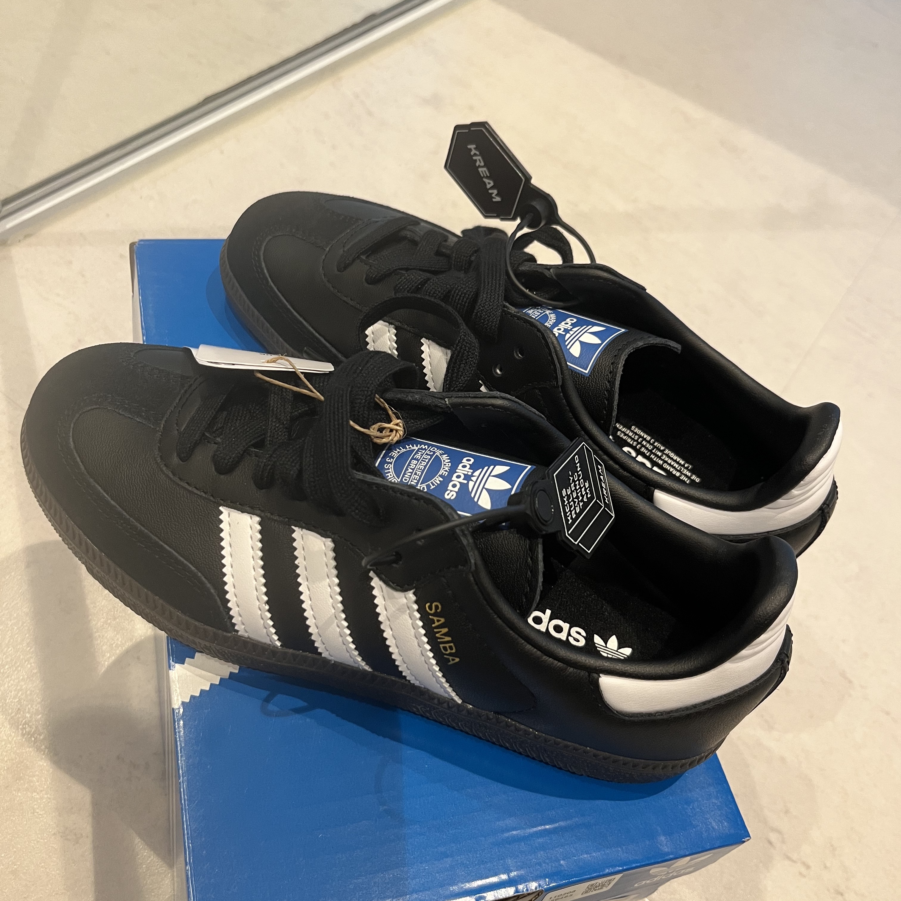 Adidas Samba OG Black White Gum 착용 스타일