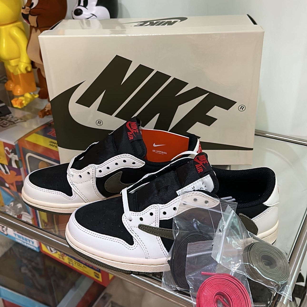 (W) Jordan 1 x Travis Scott Retro Low OG SP Medium Olive 착용 스타일