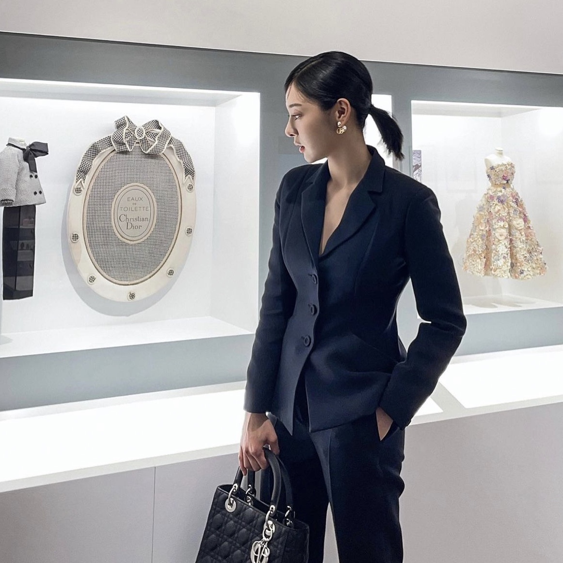 Dior Medium Lady Bag Cannage Lambskin Black Silver 착용 스타일