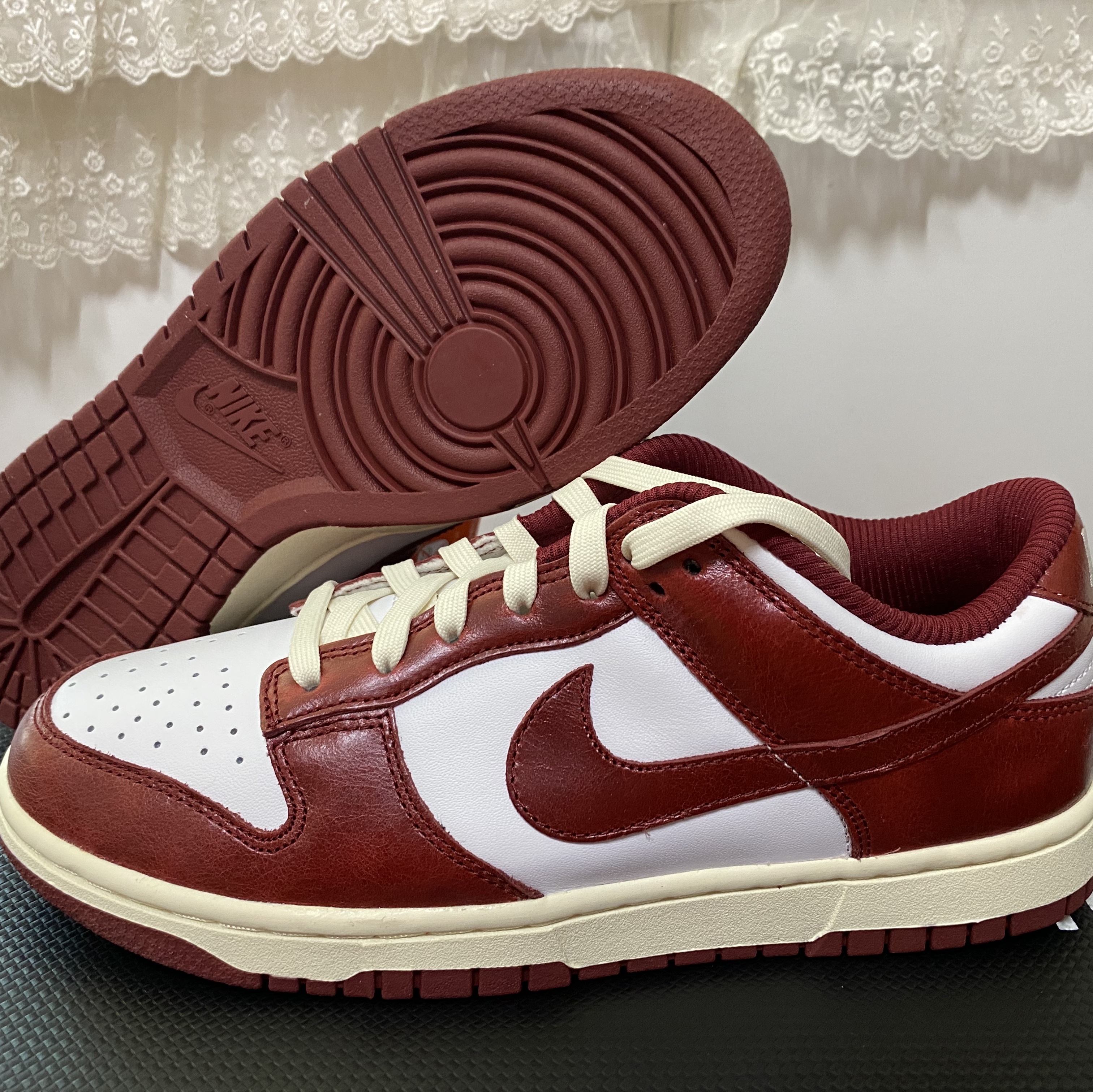 (W) Nike Dunk Low Retro PRM Team Red and White 착용 스타일