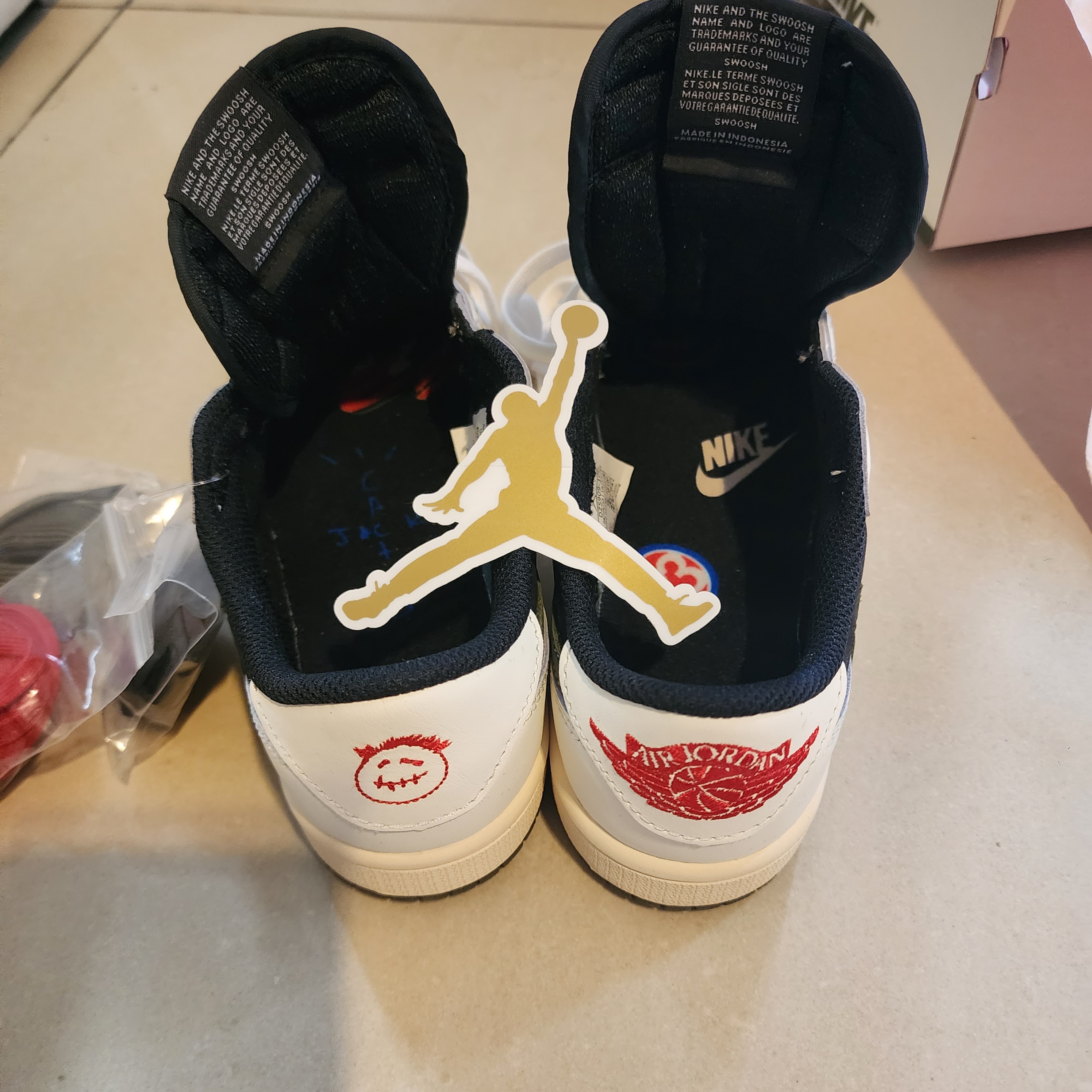 (PS) Jordan 1 x Travis Scott Retro Low OG SP Medium Olive 착용 스타일 - 1