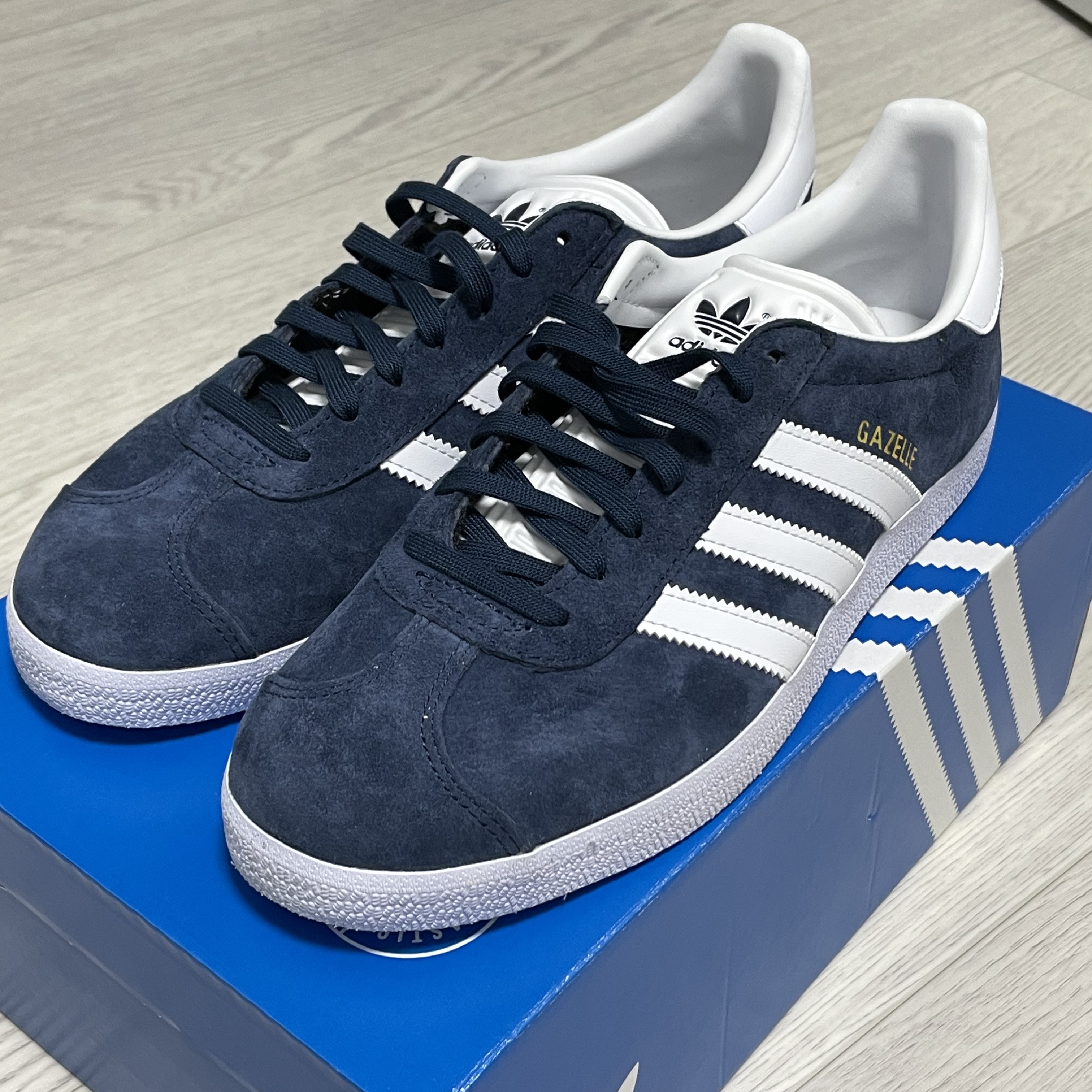 Adidas Gazelle Collegiate Navy 착용 스타일