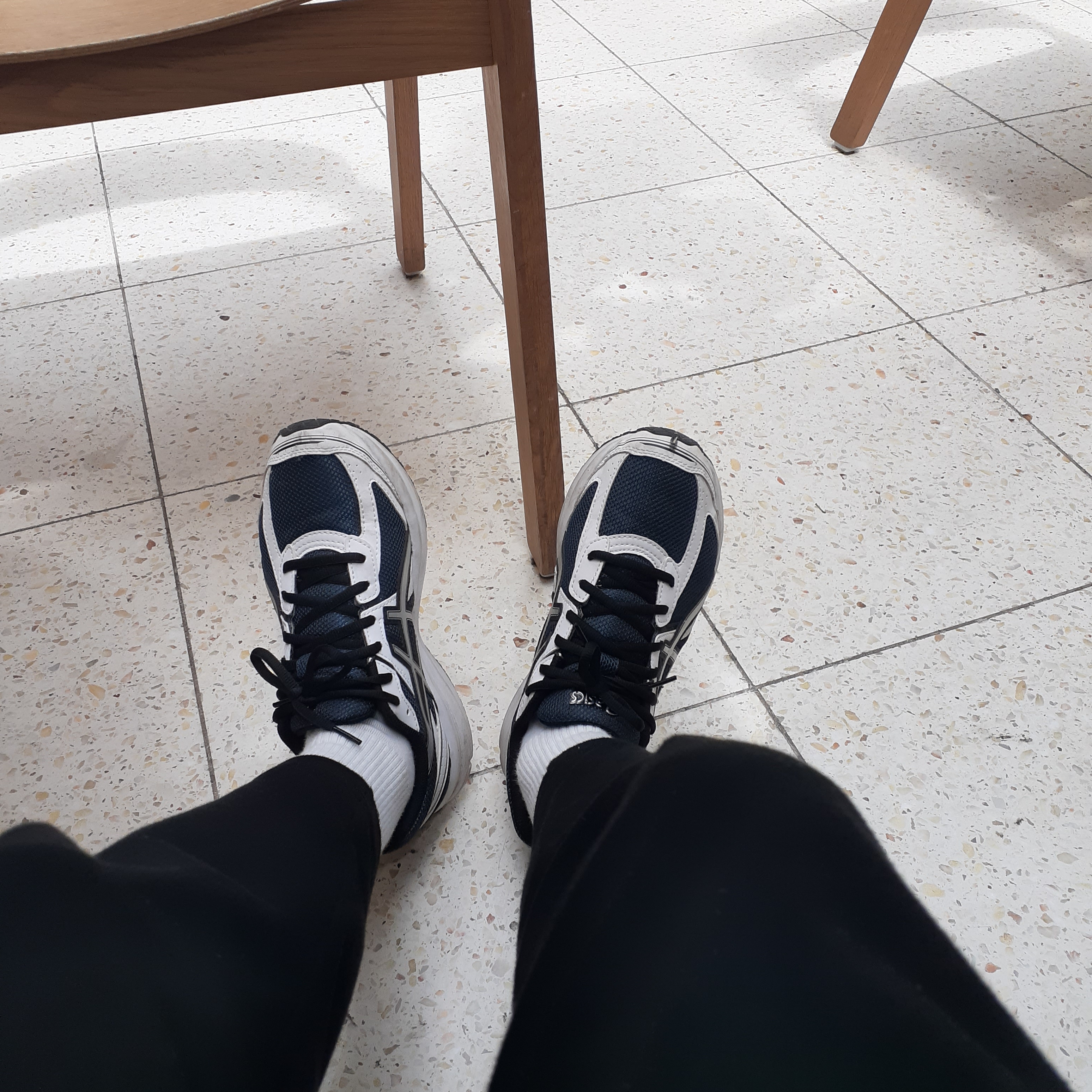 Asics Jog 100 S Navy Pure Silver - 2E Wide 착용 스타일
