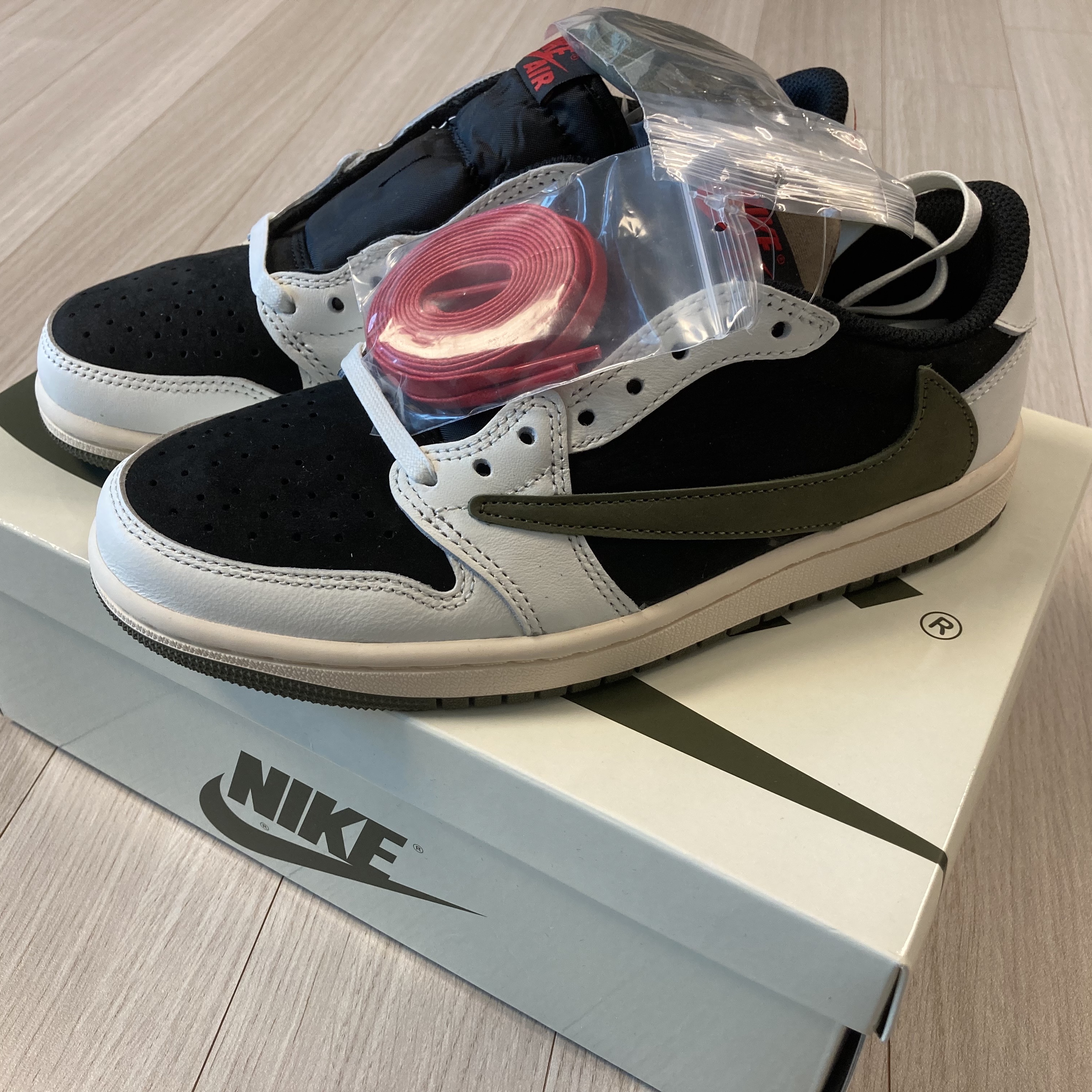 (W) Jordan 1 x Travis Scott Retro Low OG SP Medium Olive 착용 스타일