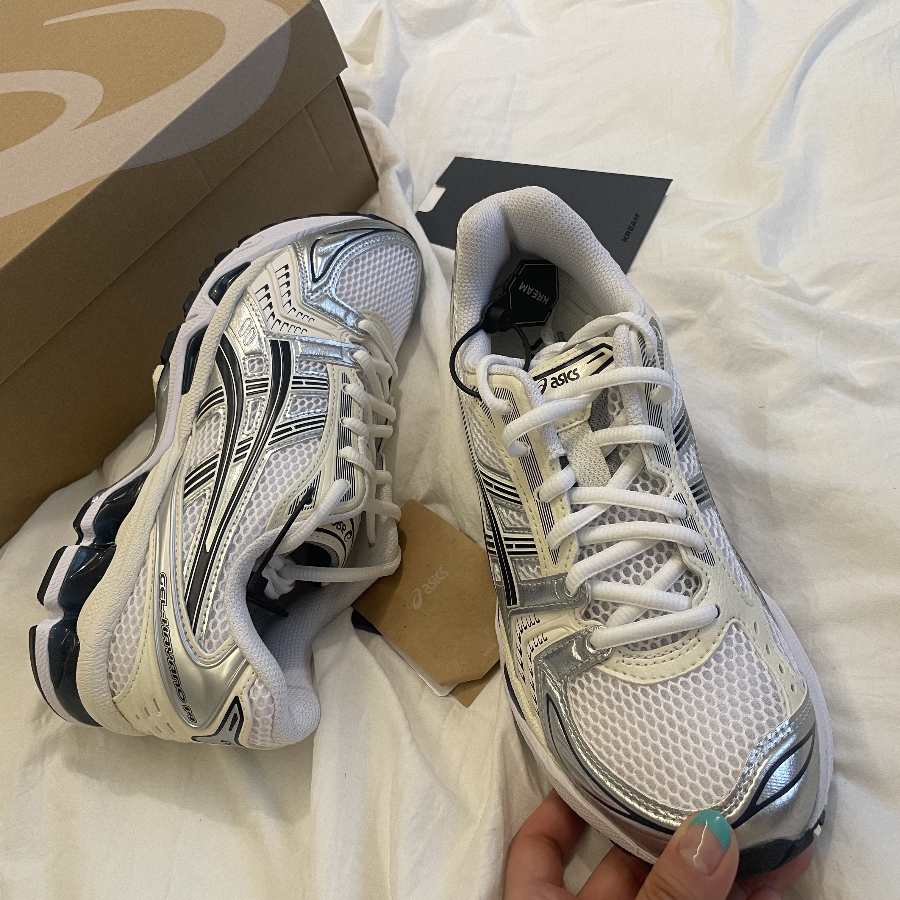 (W) Asics Gel-Kayano 14 White Midnight 착용 스타일