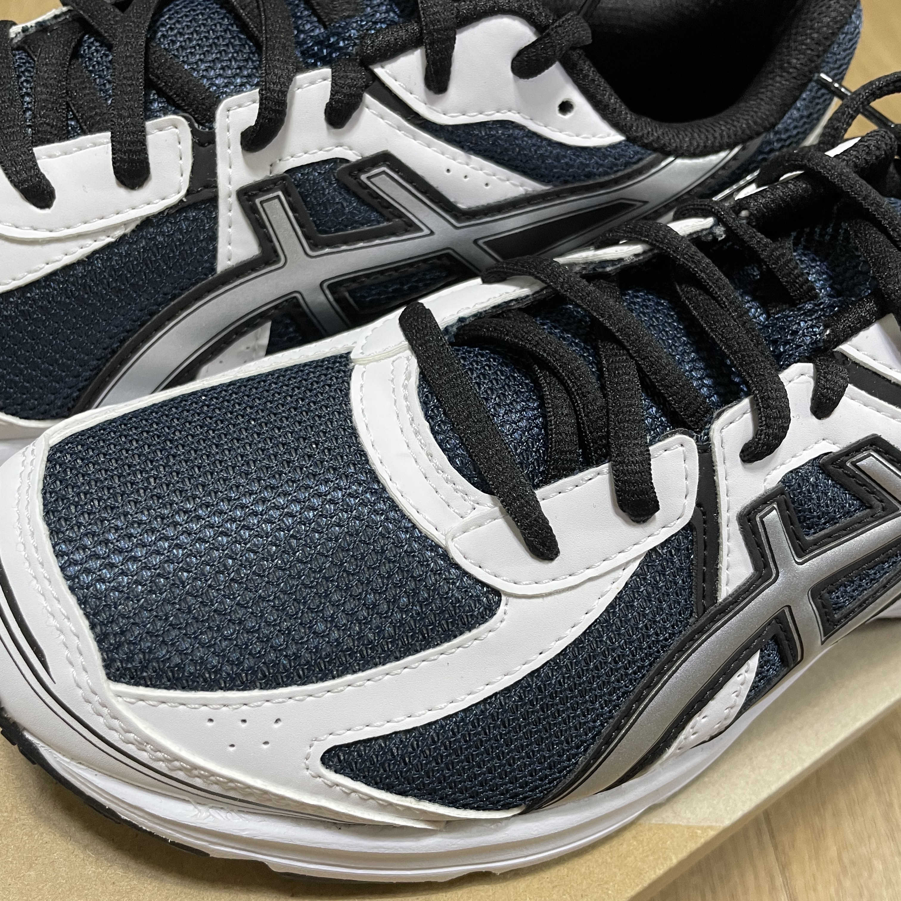 Asics Jog 100 S Navy Pure Silver - 2E Wide 착용 스타일 - 1