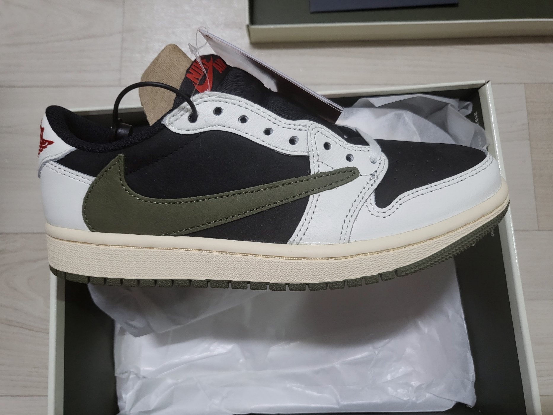 (W) Jordan 1 x Travis Scott Retro Low OG SP Medium Olive 착용 스타일