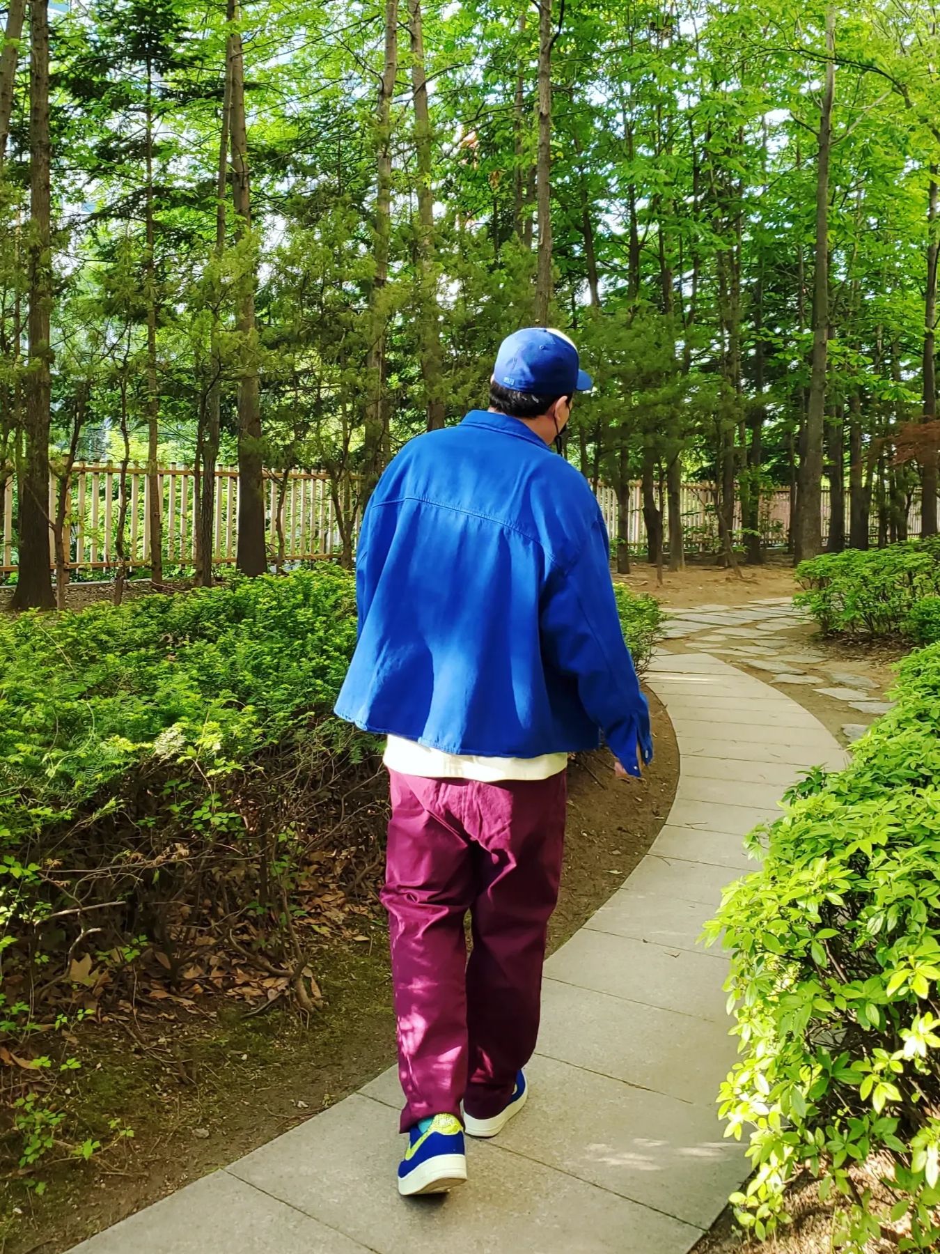 (W) Nike x Olivia Kim Air Force 1 Low No Cover, Essentials x New Era Sized Cap Light Royal 착용 스타일 - 4