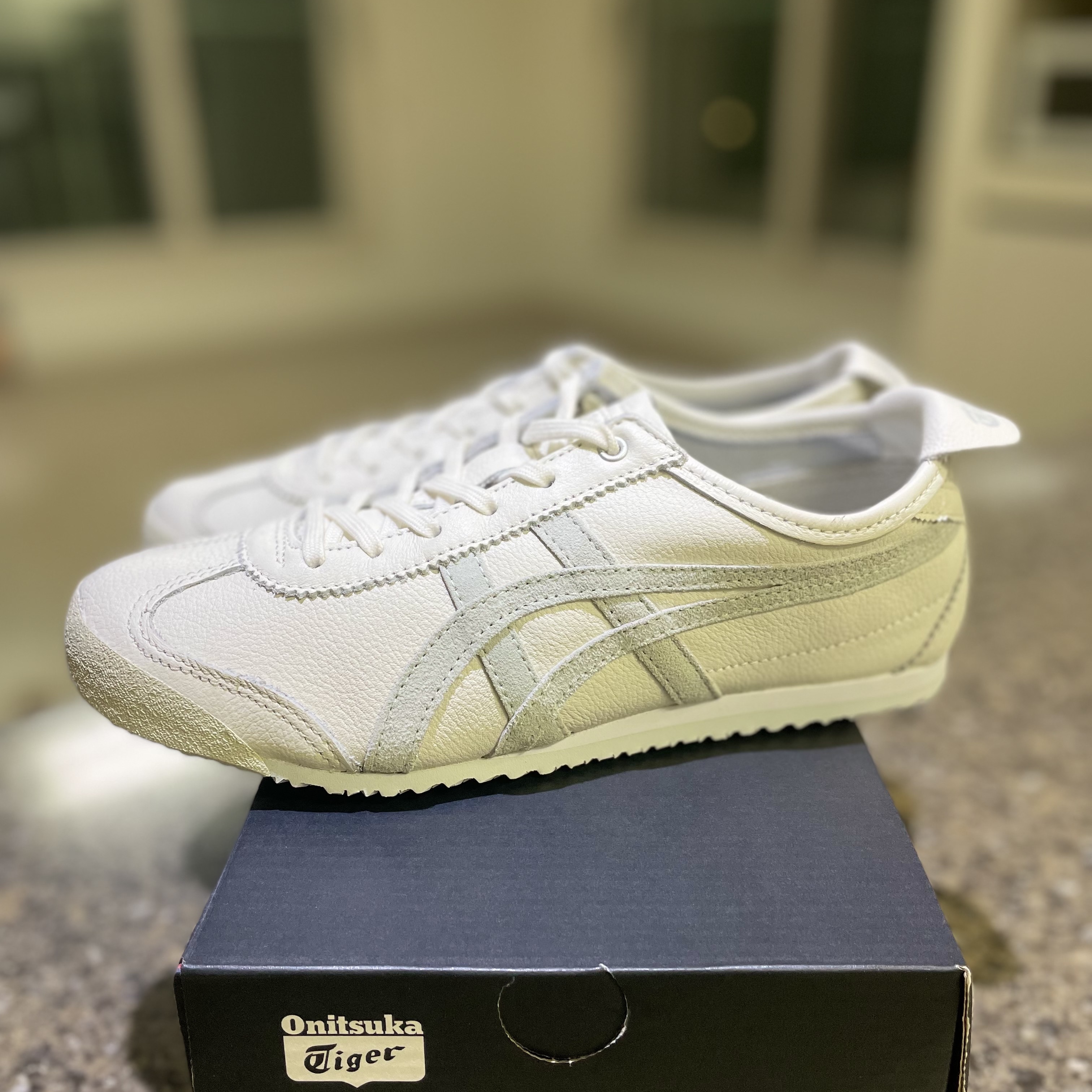 Onitsuka Tiger Mexico 66 White Light Sage 착용 스타일