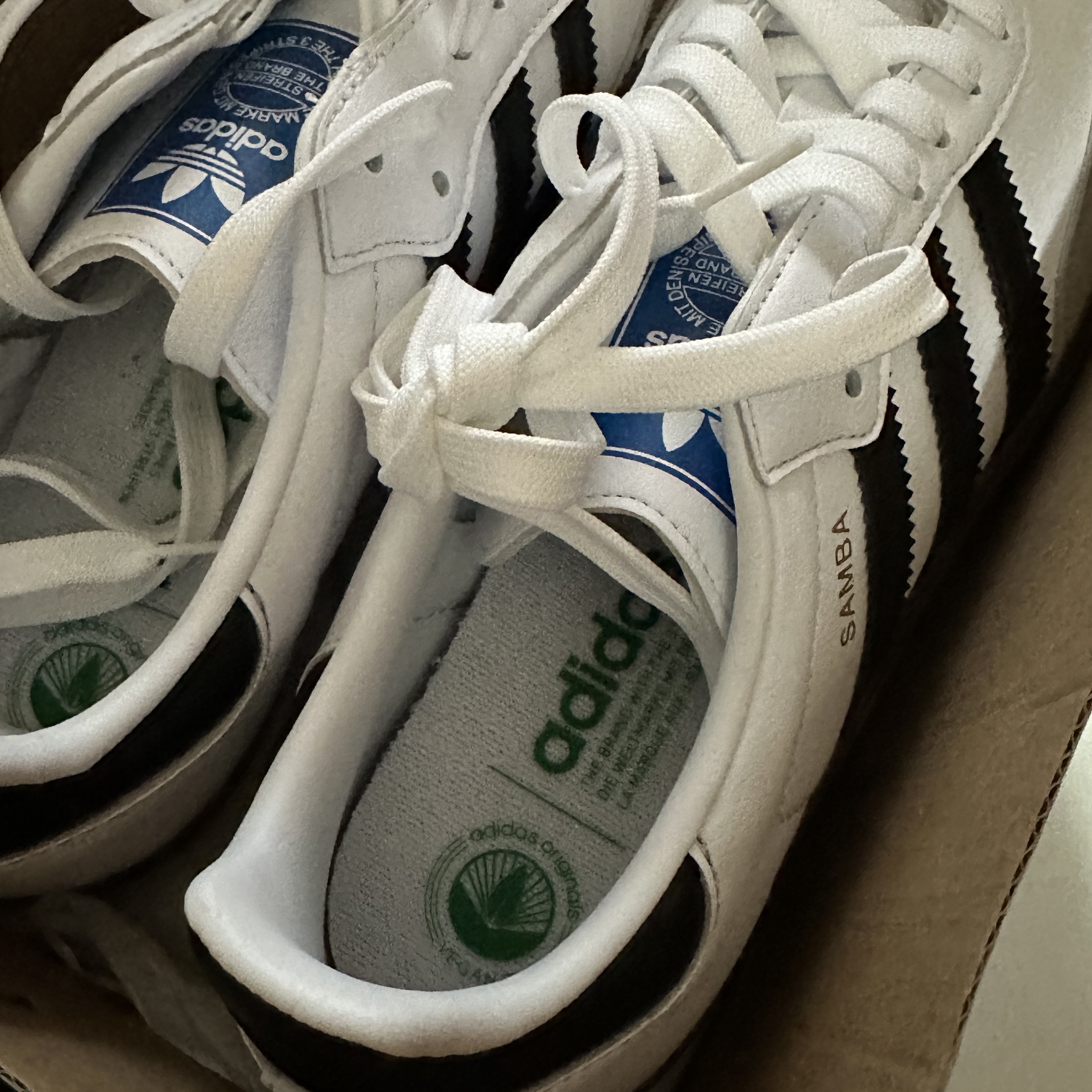 Adidas Samba Vegan White Black 착용 스타일 - 2