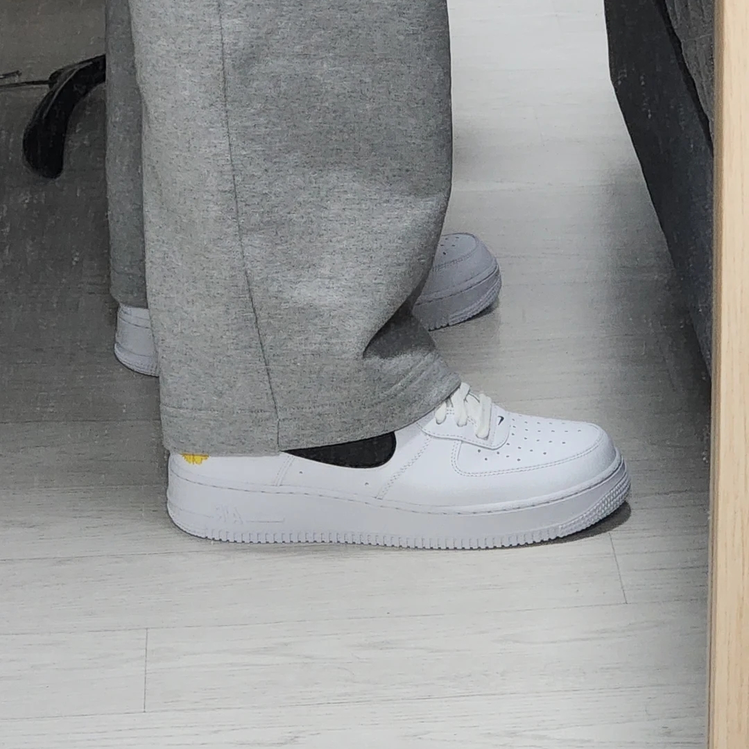 Nike Air Force 1 '07 LV8 2 Have a Nike Day 착용 스타일 - 3