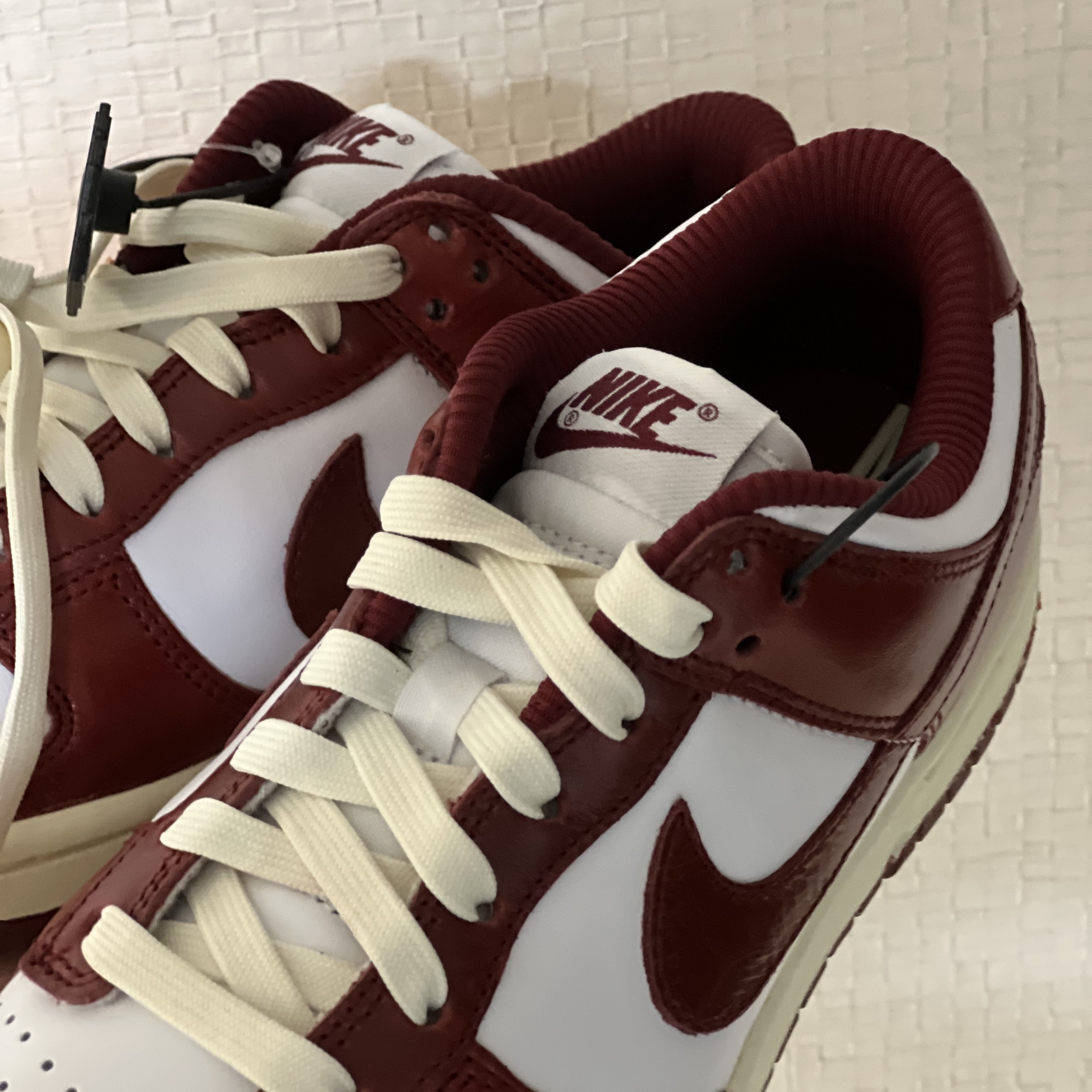 (W) Nike Dunk Low Retro PRM Team Red and White 착용 스타일