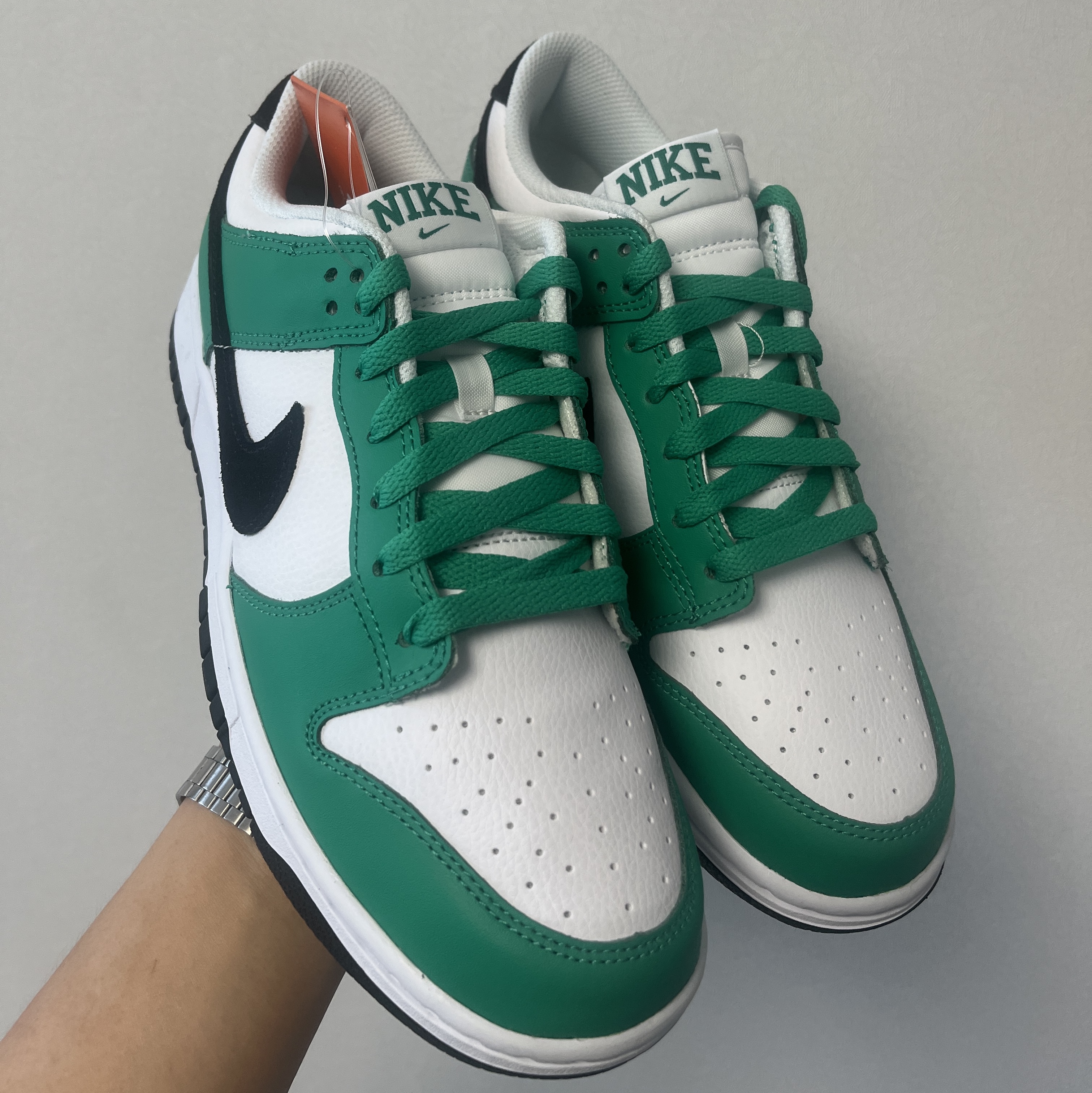 Nike Dunk Low White Green 착용 스타일 - 1