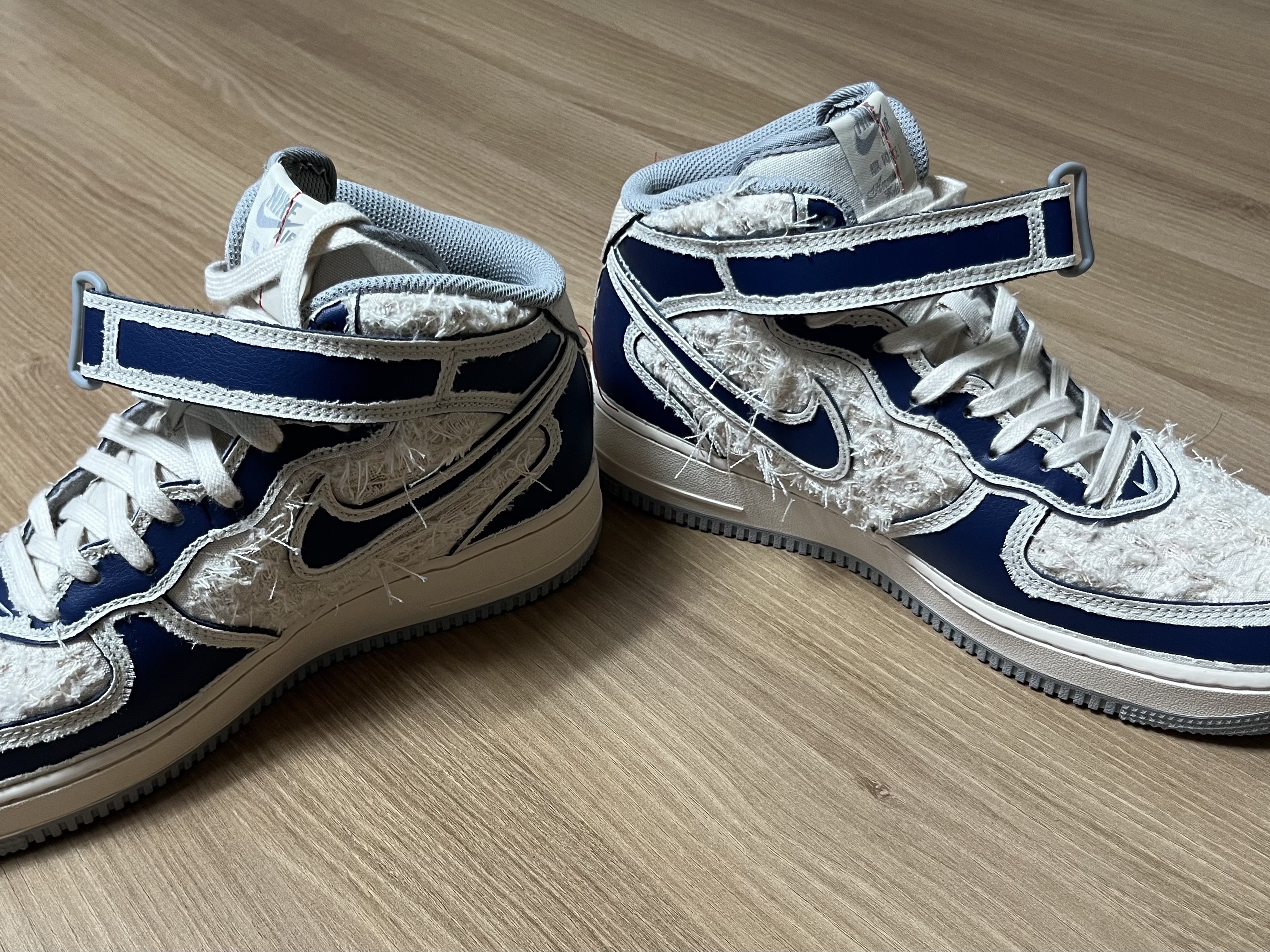 Nike Air Force 1 Mid '07 Pearl White 착용 스타일 - 1