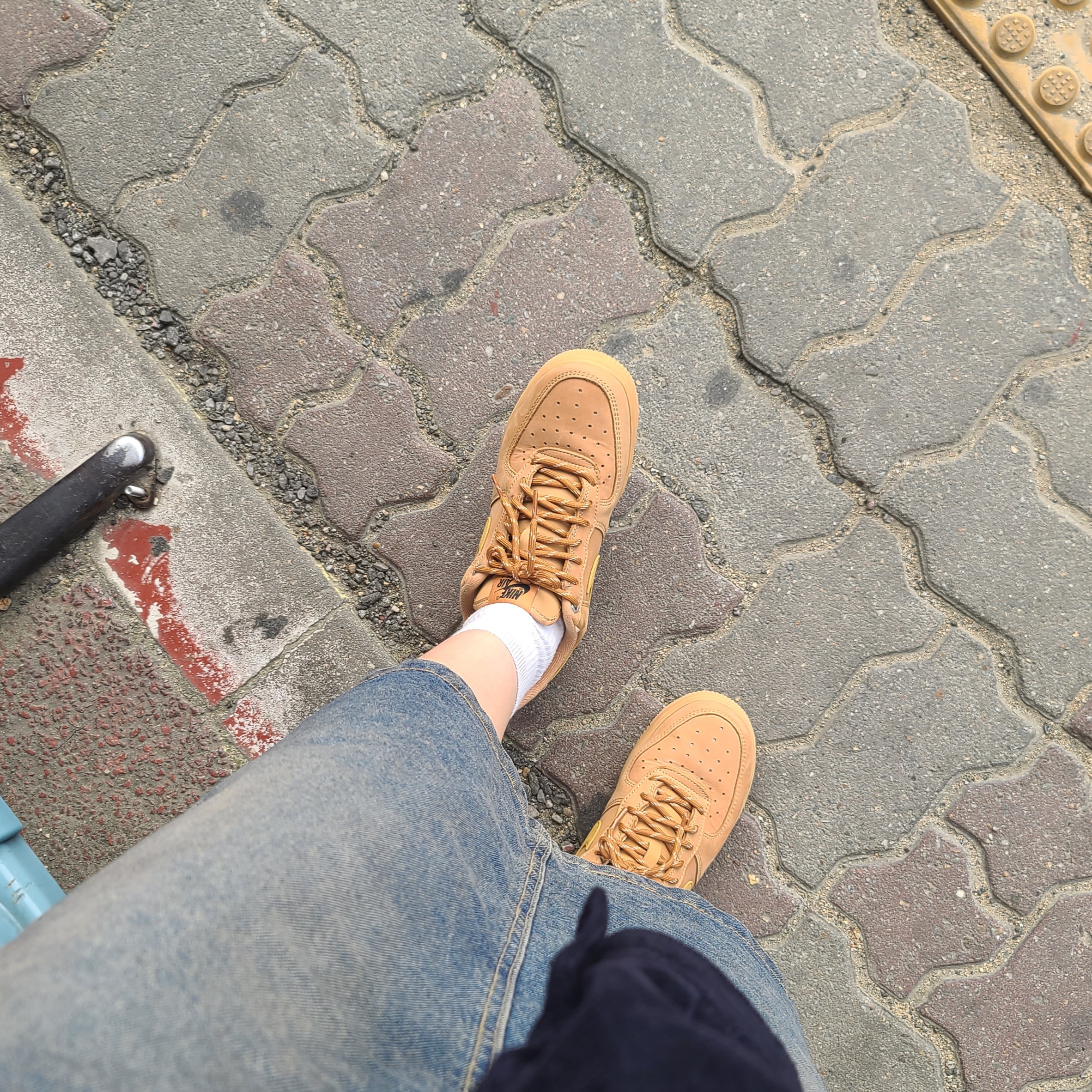 Nike Air Force 1 '07 WB Flax 착용 스타일 - 3