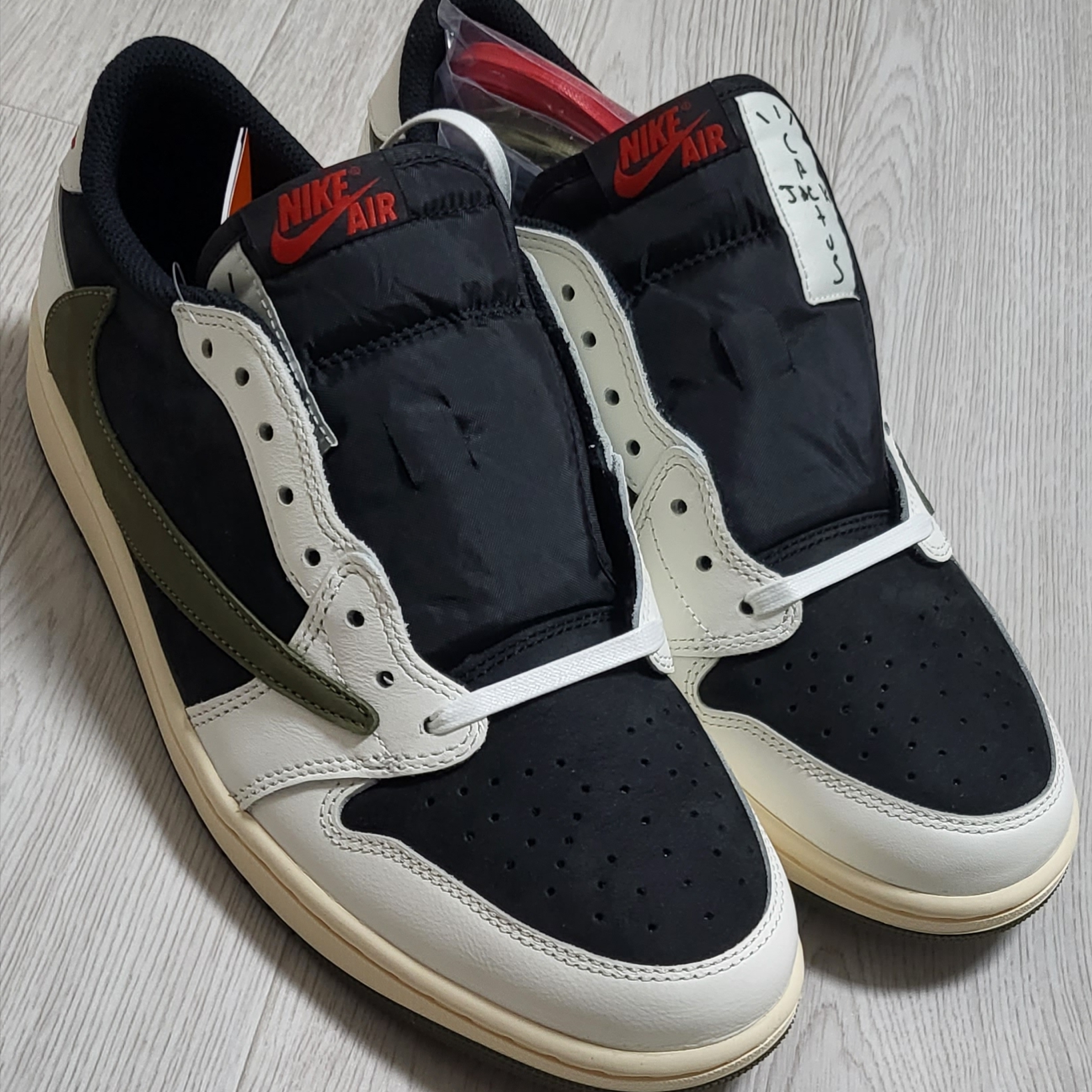 (W) Jordan 1 x Travis Scott Retro Low OG SP Medium Olive 착용 스타일