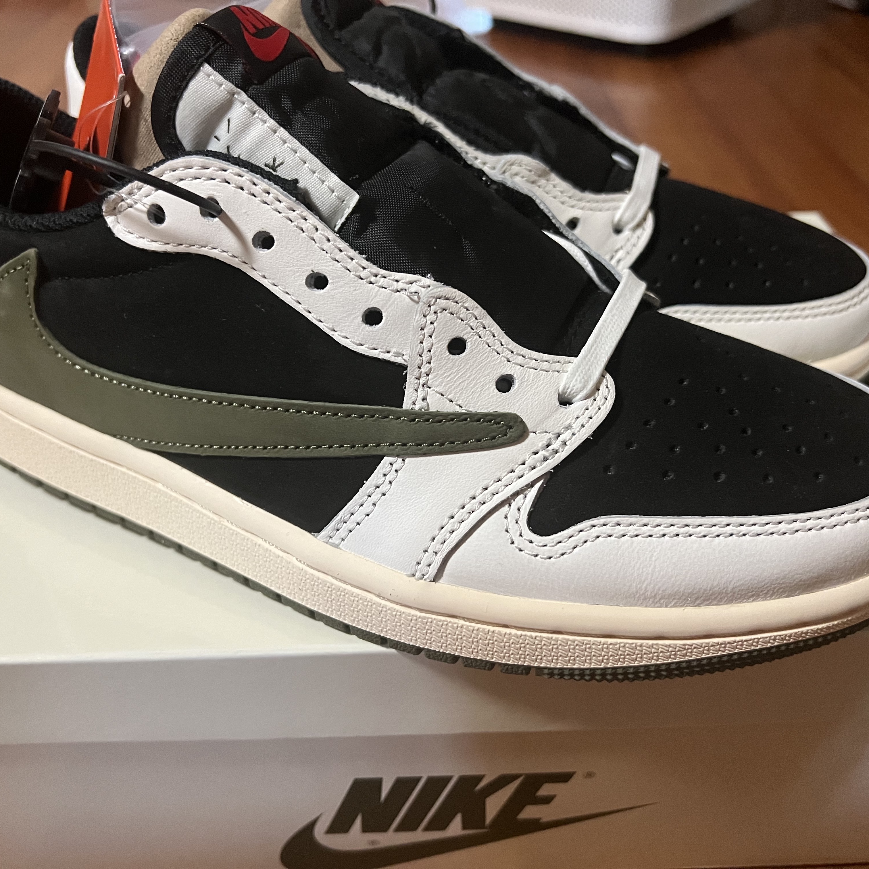 (W) Jordan 1 x Travis Scott Retro Low OG SP Medium Olive 착용 스타일