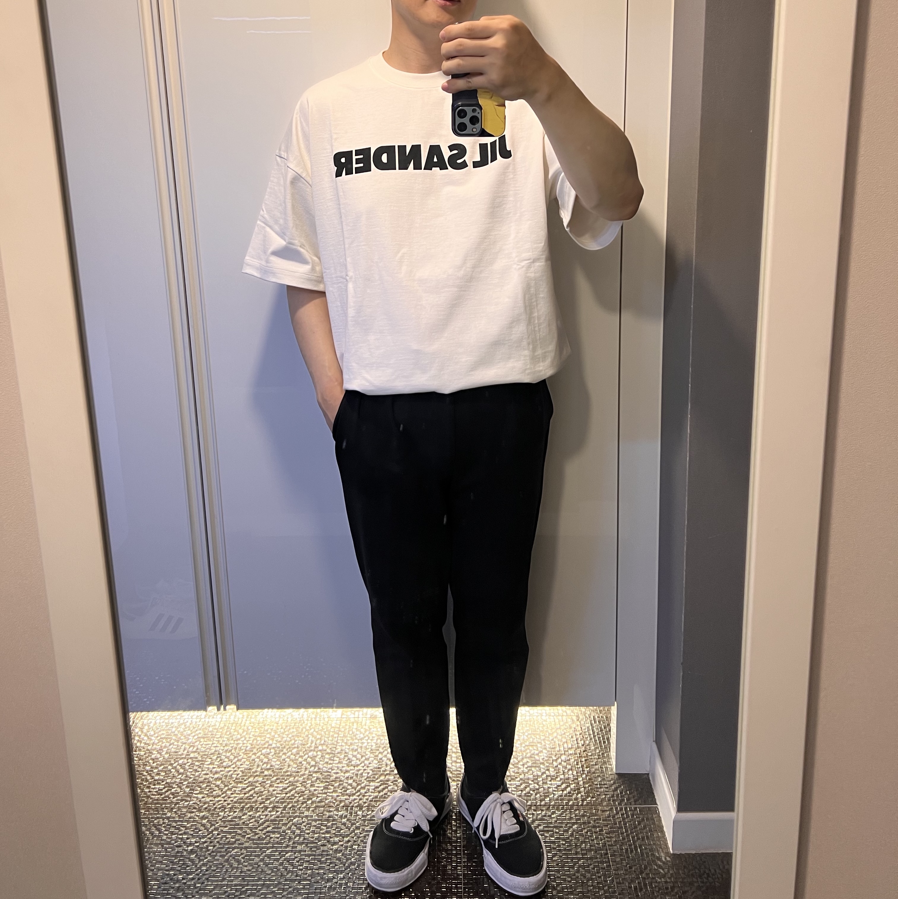 Jil Sander Logo T-Shirt Natural - 22FW, Maison Mihara Yasuhiro Baker OG Sole Canvas Low Cut Sneakers Black 착용 스타일