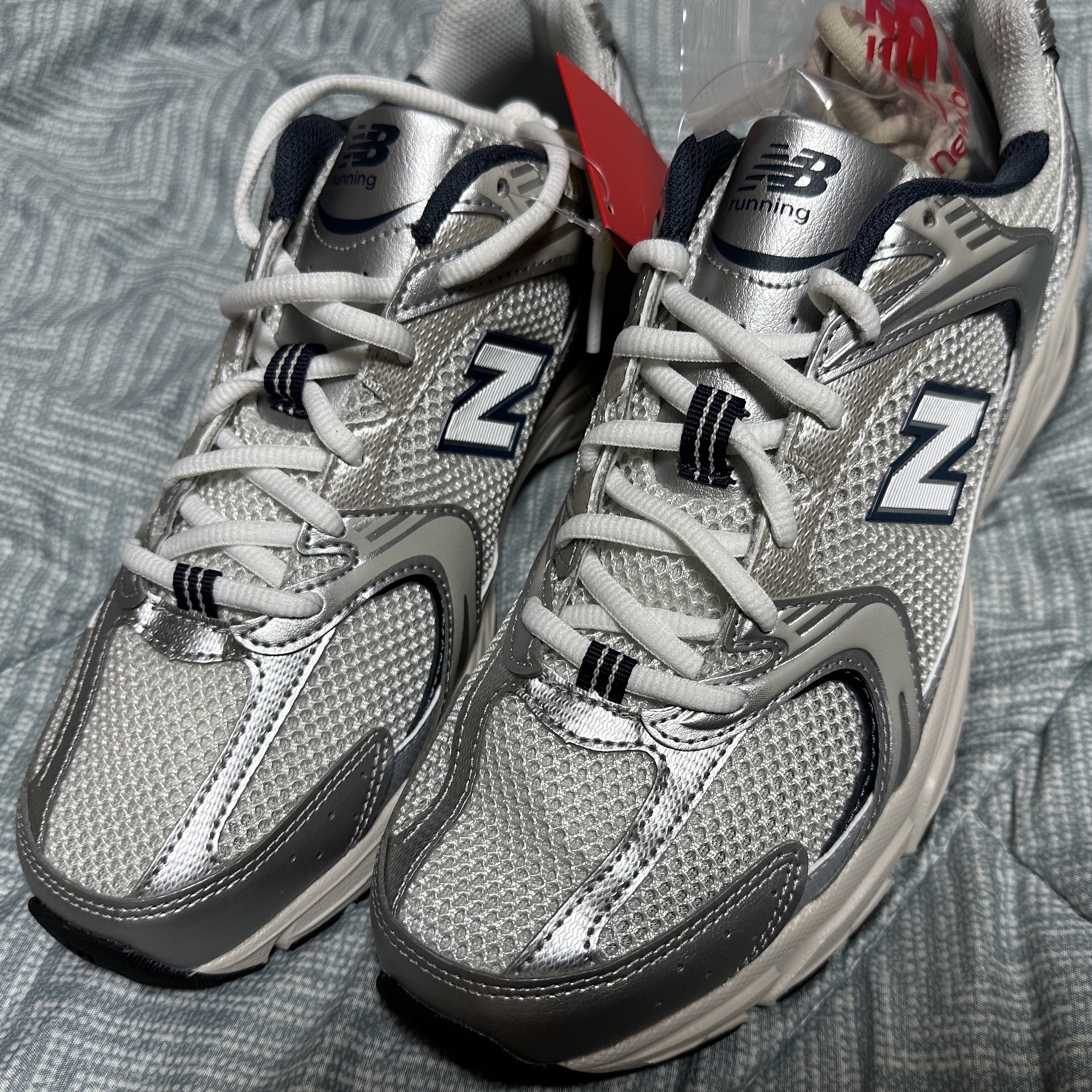 New Balance 530 Steel Grey 착용 스타일 - 4