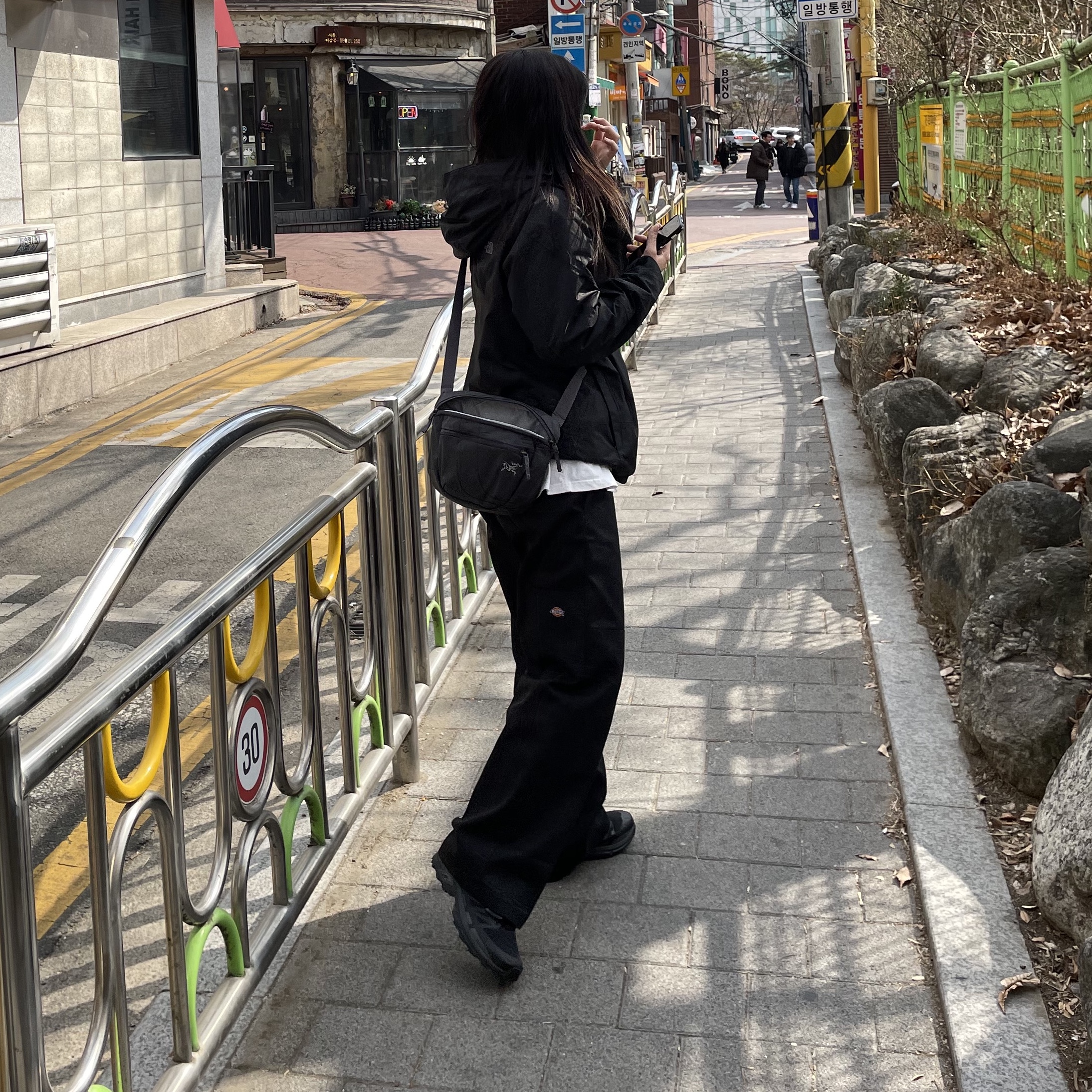 Salomon XT-Wings 2 ADV Black, Arc'teryx Mantis 2 Waistpack Pilot 착용 스타일
