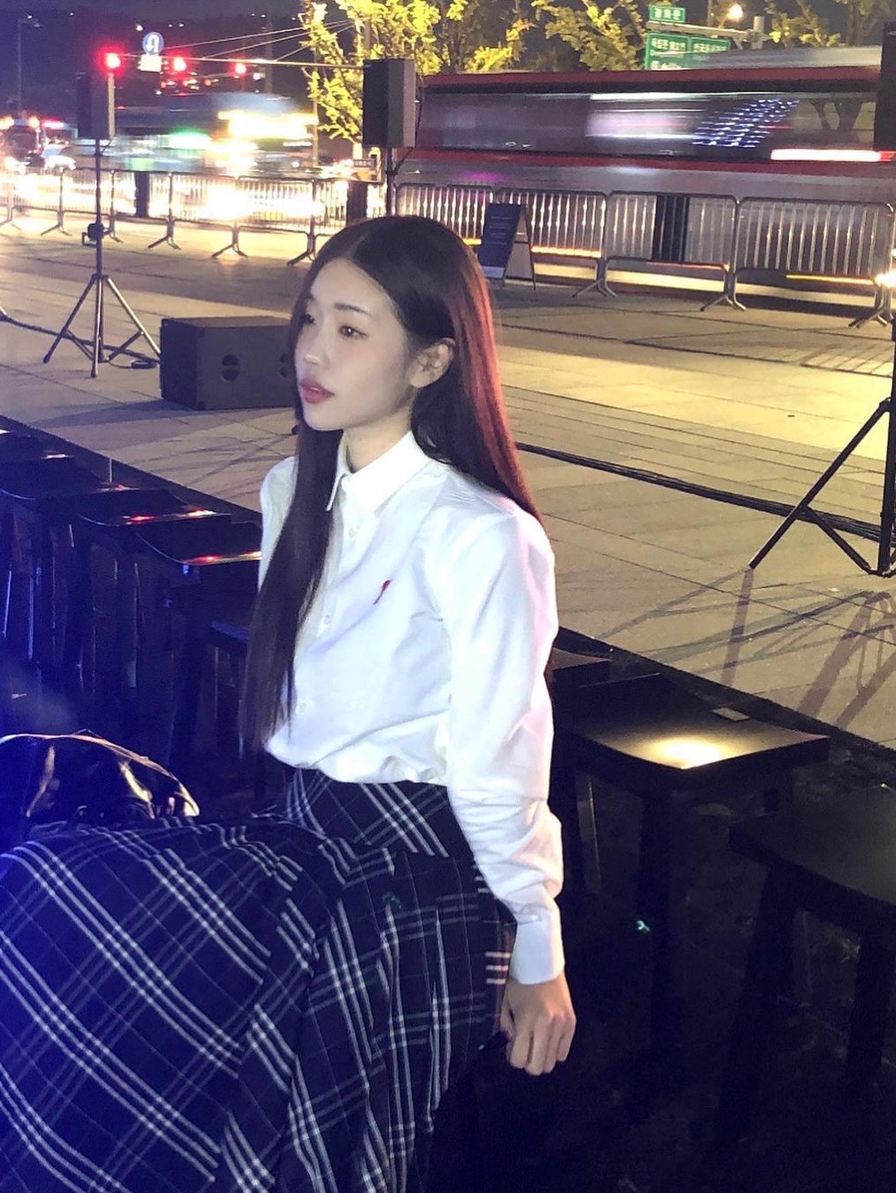 AMI de Coeur Striped Button-Down Shirt Sky Blue White 착용 스타일