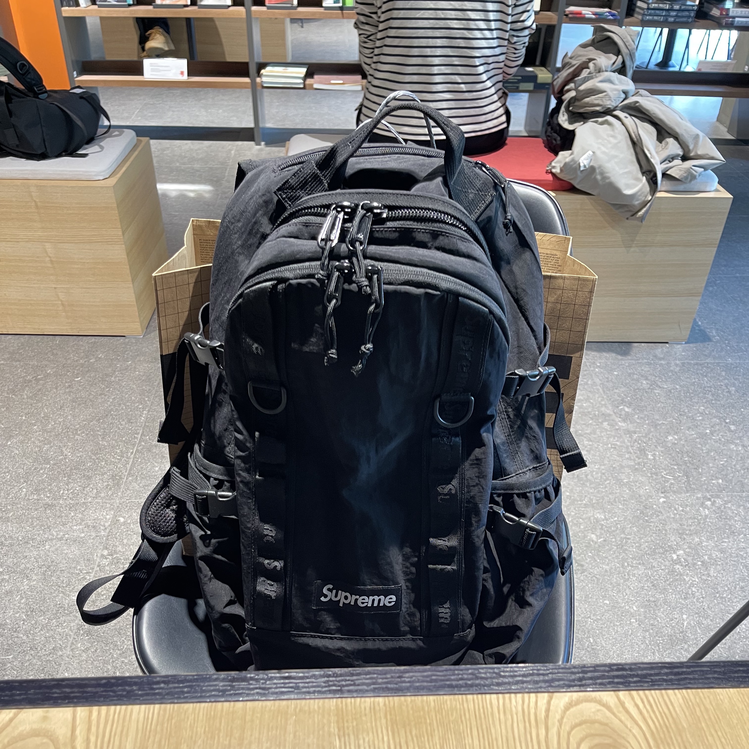 Supreme Backpack Black - 20FW, Supreme x Nike ACG Denim Pullover Washed Blue - 22FW 착용 스타일 - 2
