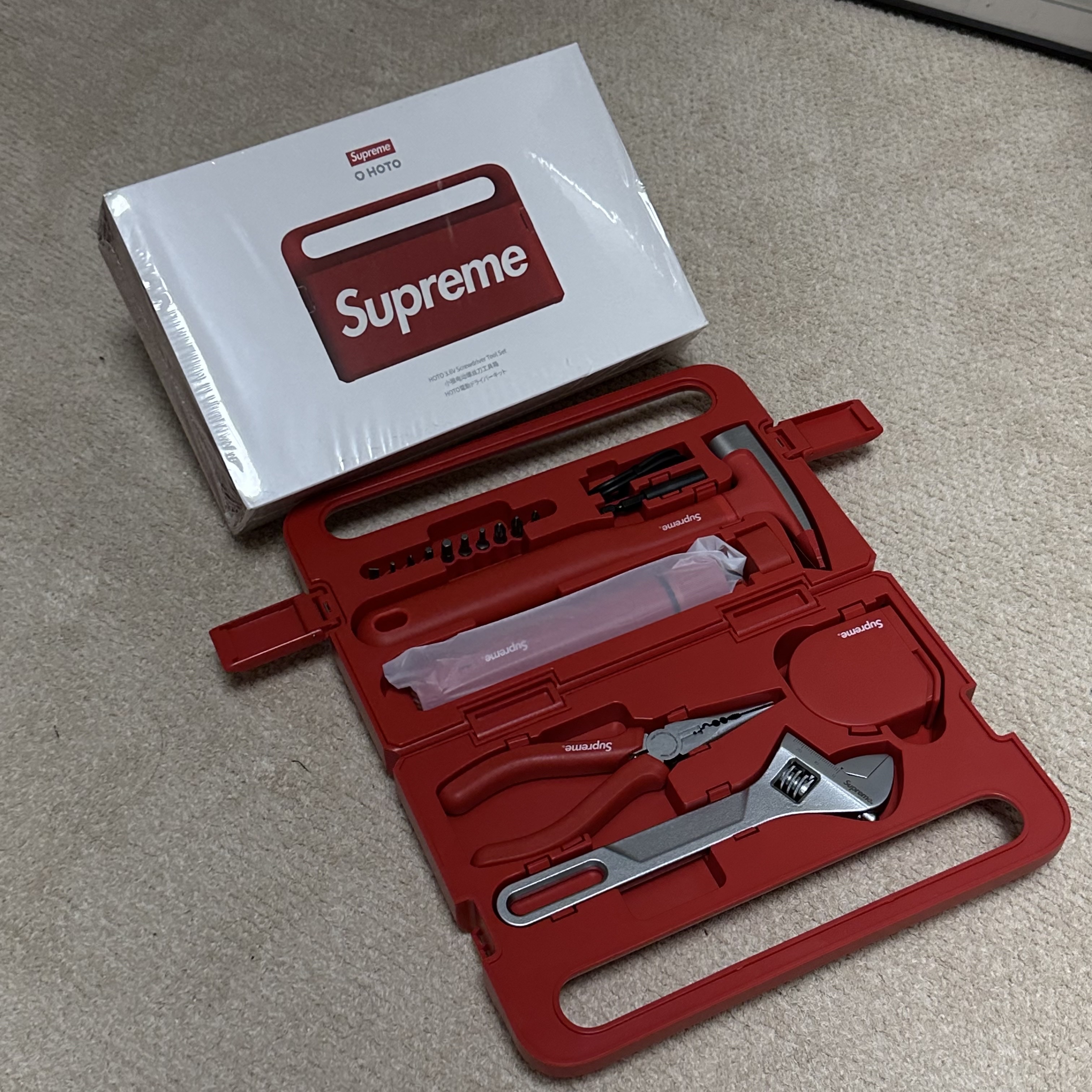 Supreme x Hoto 5-Piece Tool Set Red - 23SS 착용 스타일 - 1
