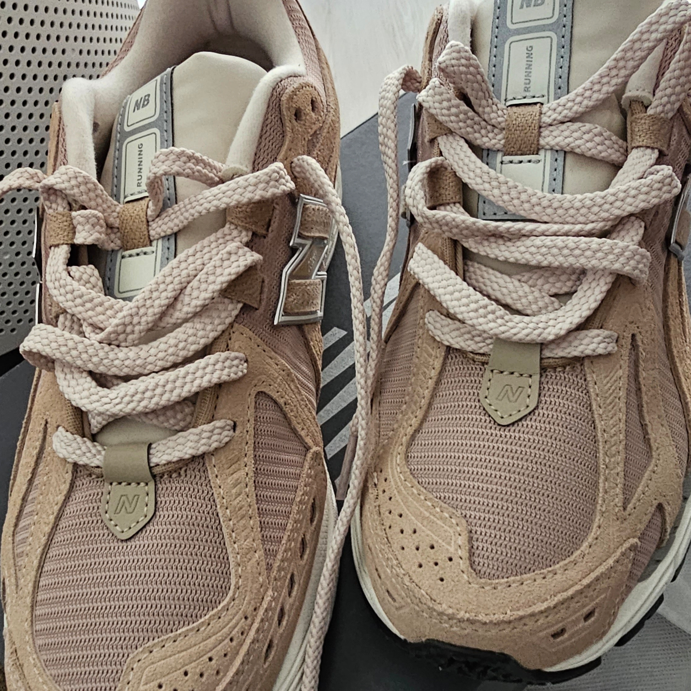 New Balance 1906R Mindful Grey 착용 스타일 - 1