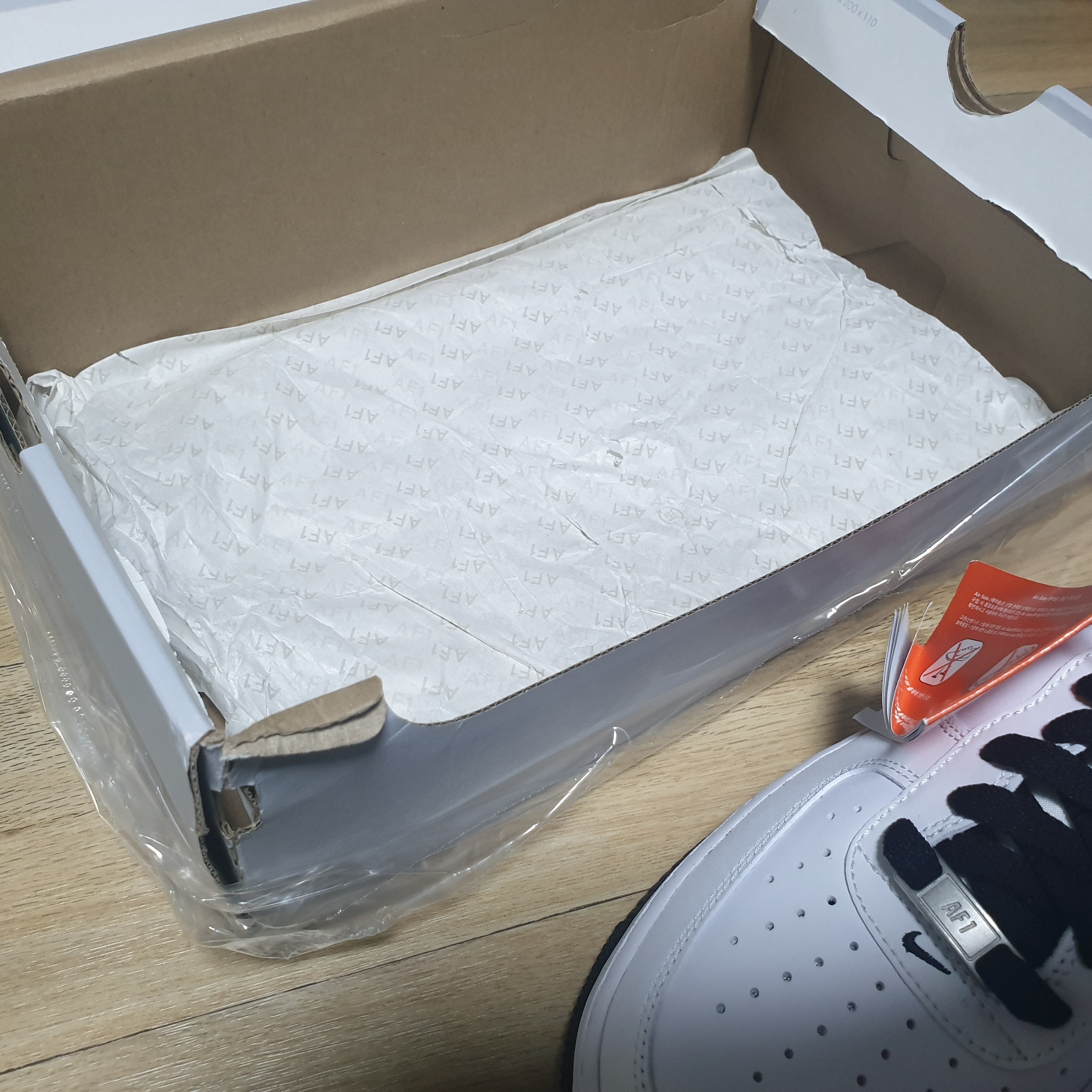 Nike Air Force 1 '07 White Black 착용 스타일 - 2